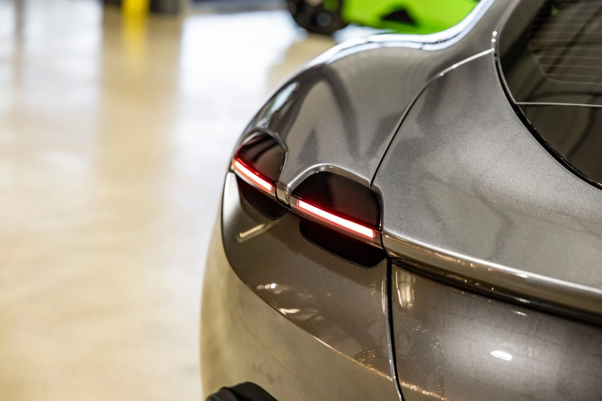 mph040_225669943_x_A_575d3cab93