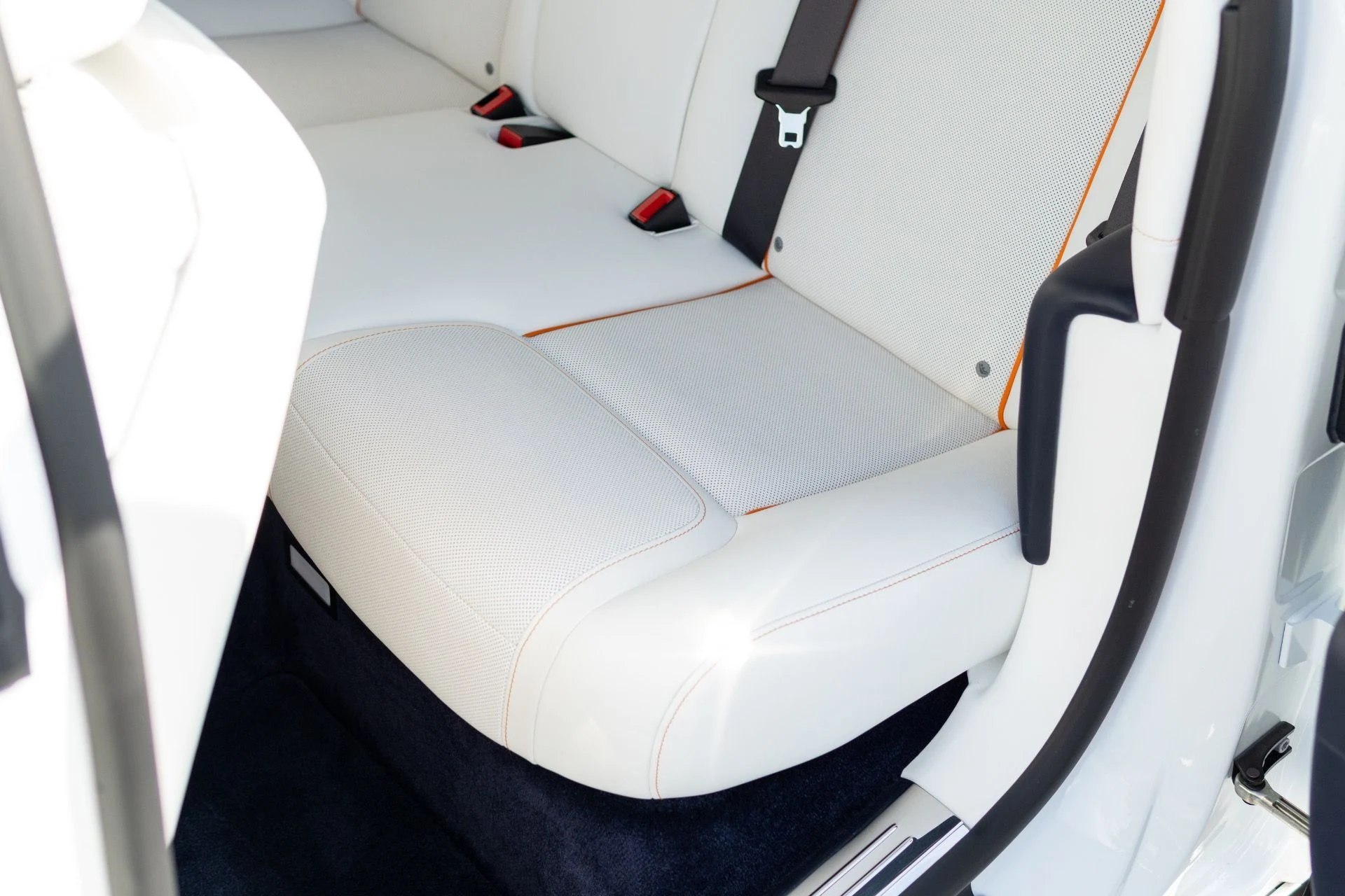 mph040_2261452138_Used_2018_Rolls_Royce_Ghost_1765824060_c57a375d4b