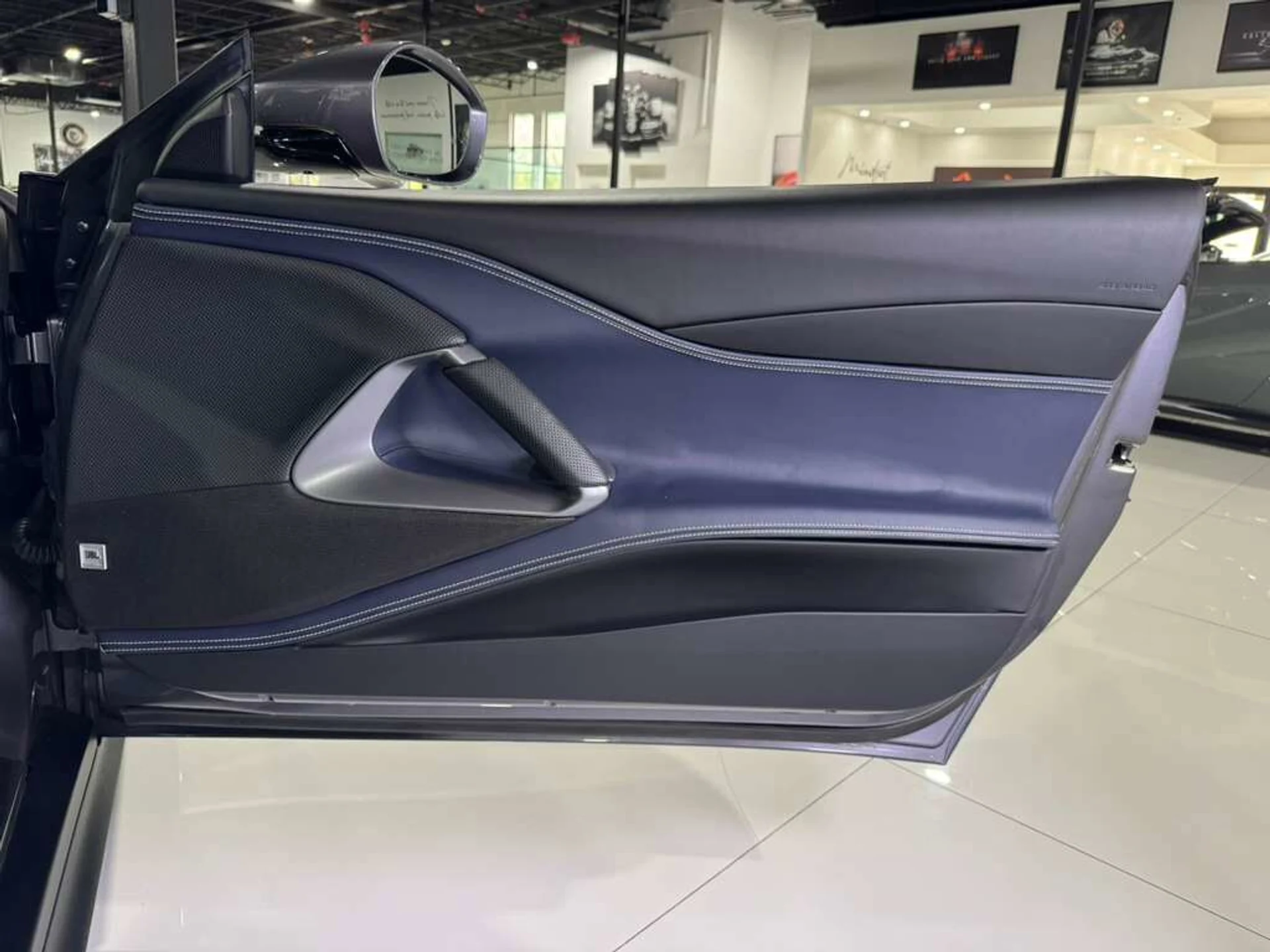 mph040_2282016493_54fb52061cf8bfdd621575ced02fda20_db43427754