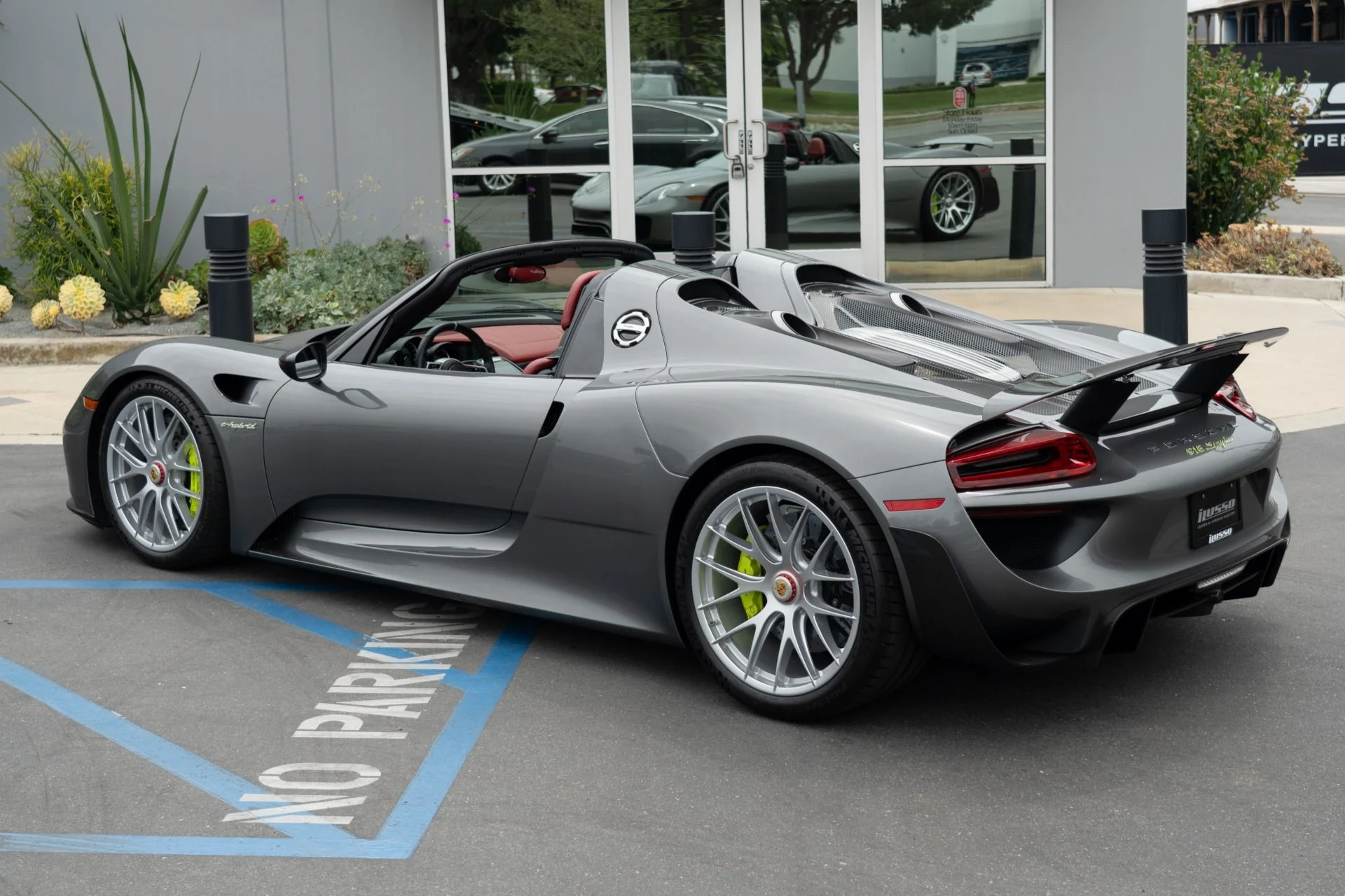 mph040_2284783477_Used_2015_Porsche_918_Spyder_1756496999_b1644b29e5