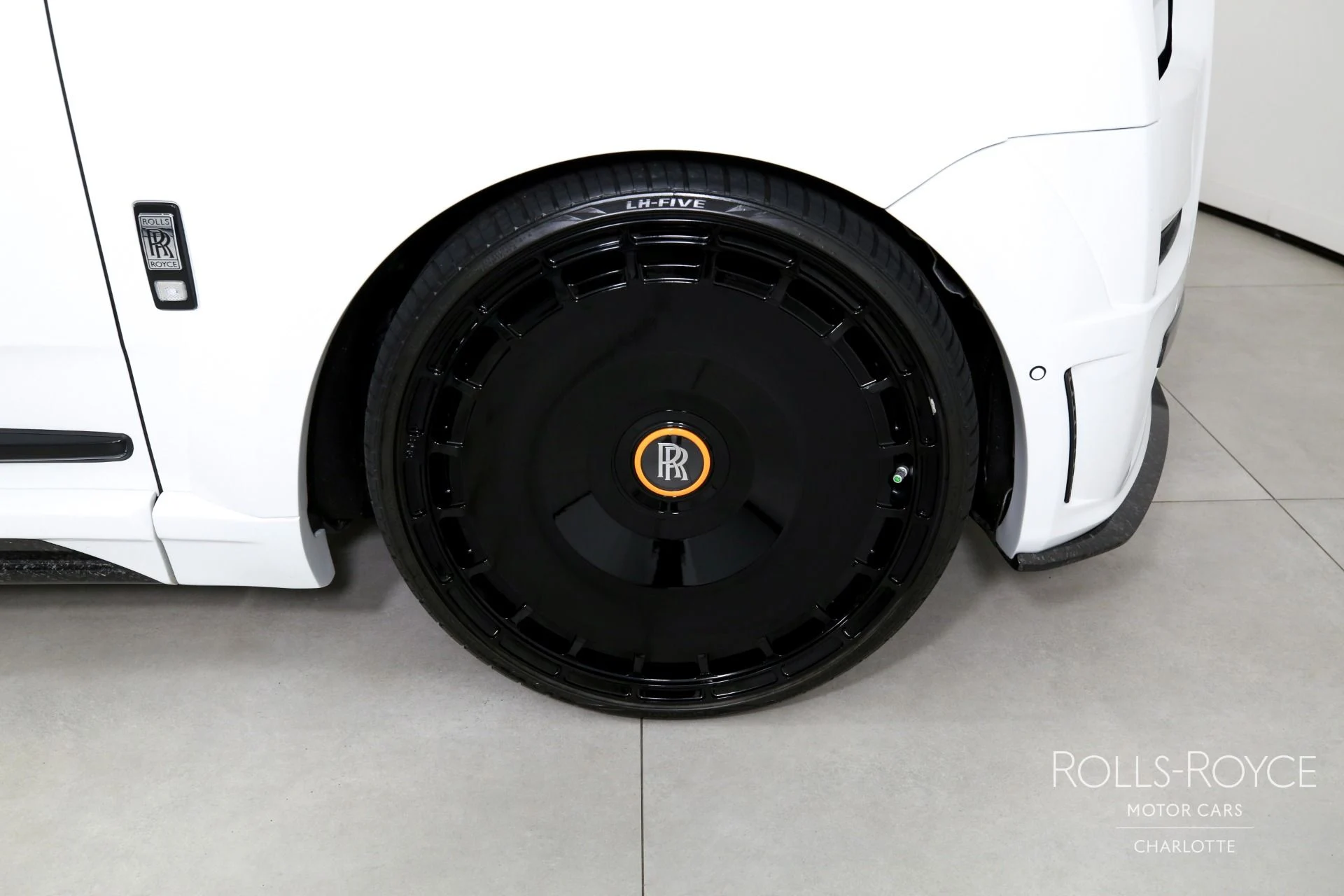 mph040_2286044768_Used_2025_Rolls_Royce_Cullinan_1786636454_023577ca76