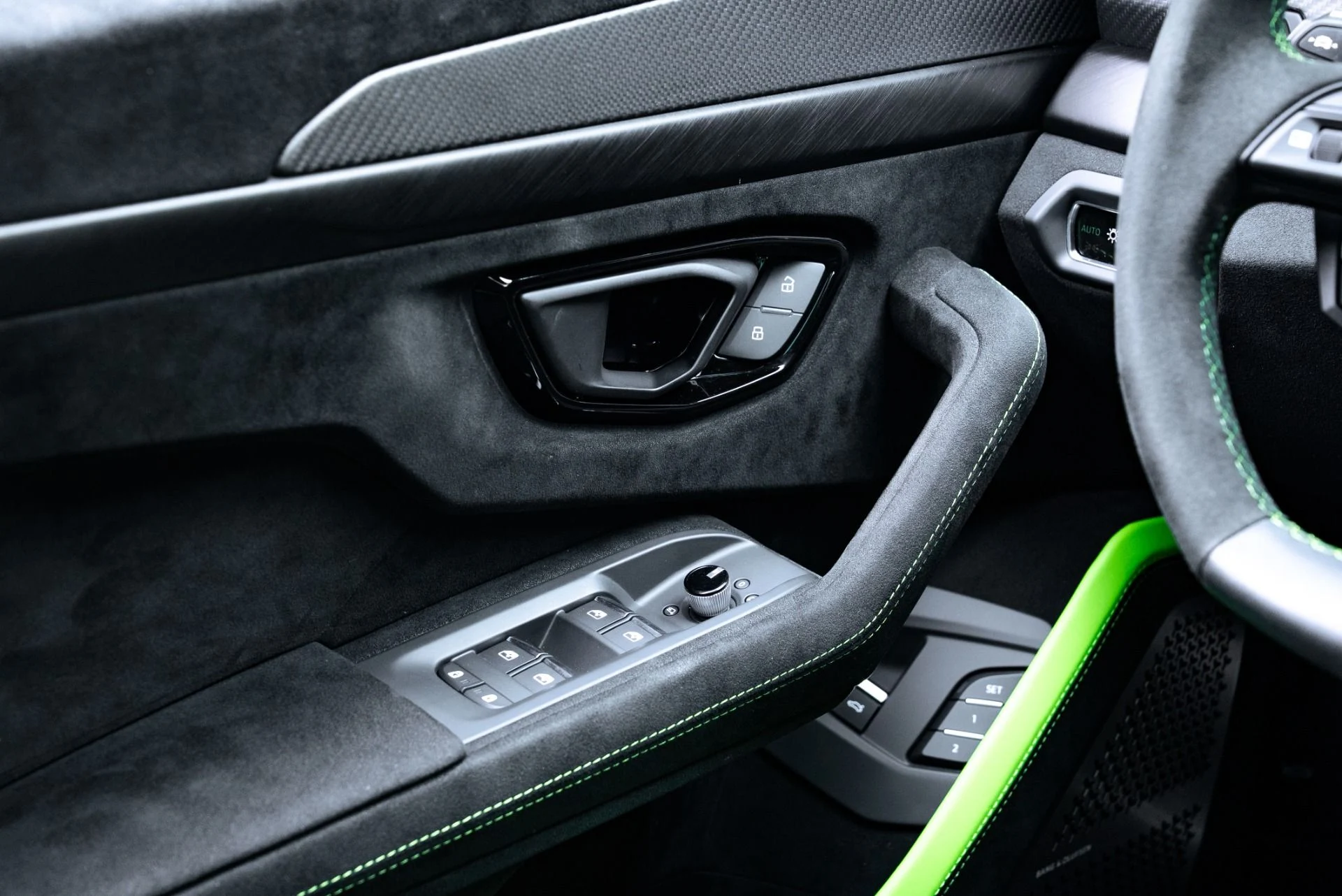 mph040_2287815282_Used_2023_Lamborghini_Urus_Performante_1776122809_944a00e0cf