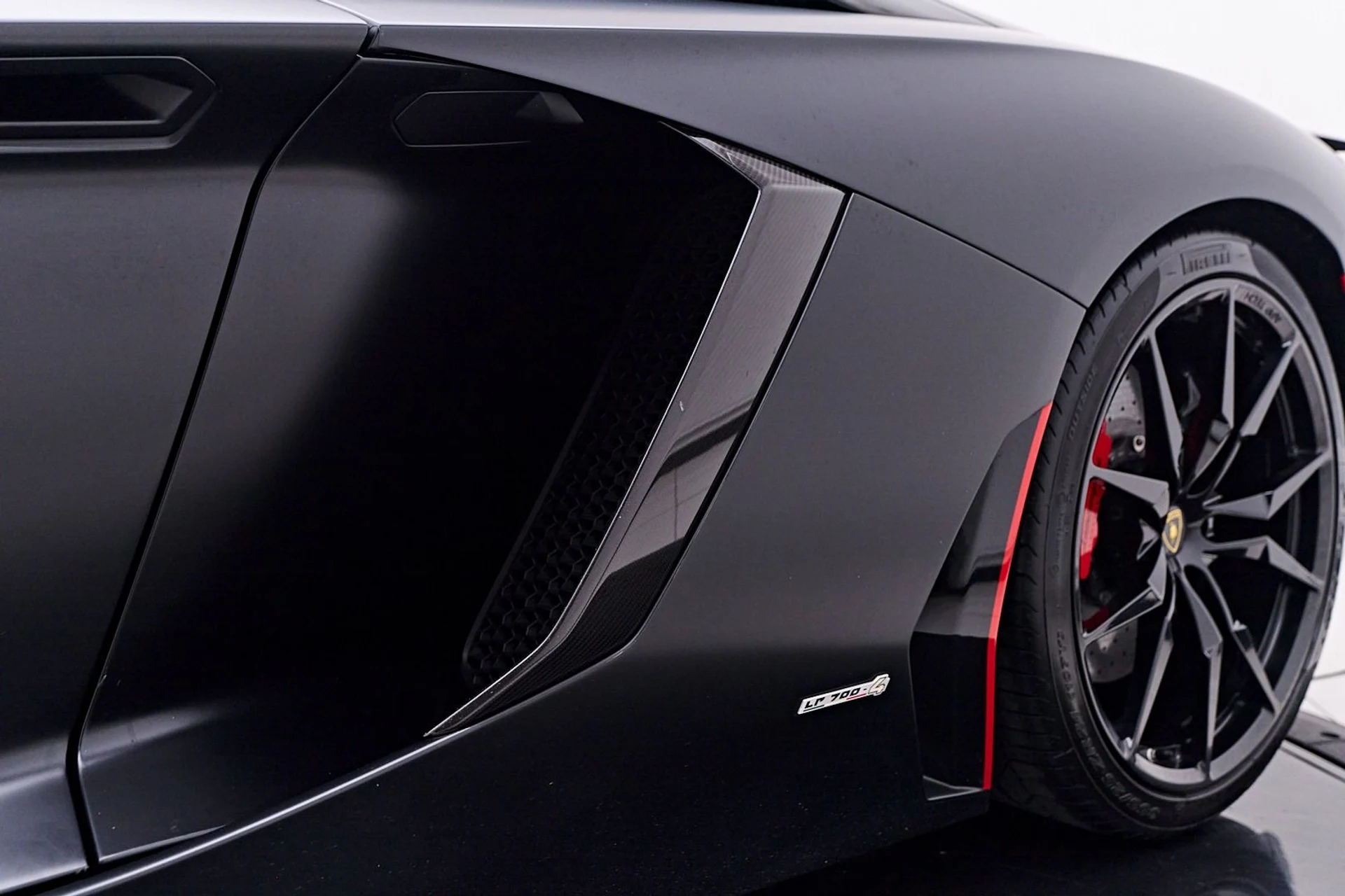 mph040_2298933135_Used_2016_Lamborghini_Aventador_LP_700_4_1745086156_c3fd1fc5bf
