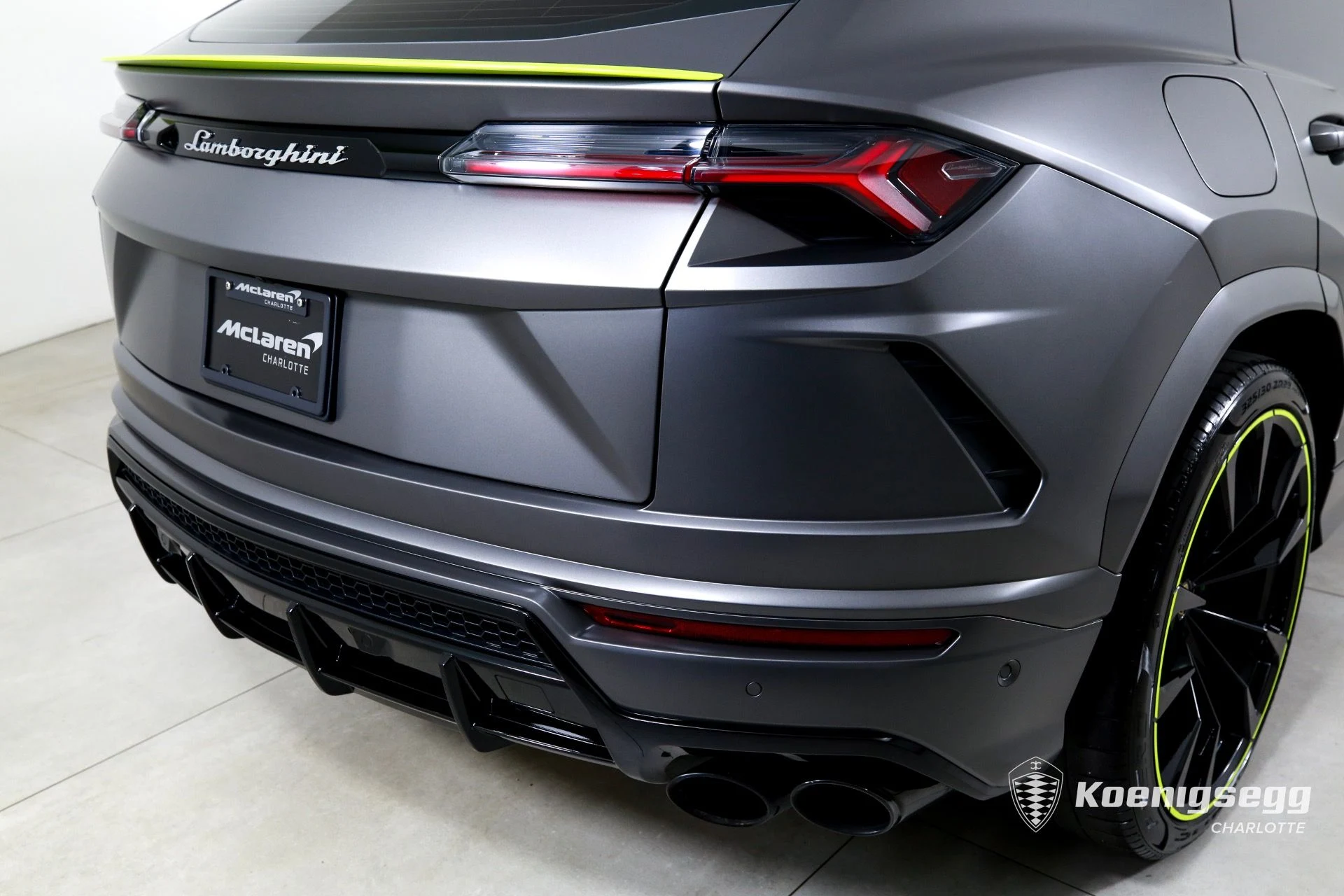mph040_2309341989_Used_2022_Lamborghini_Urus_GRAPHITE_CAPSULE_1761055774_f9a2b99d76