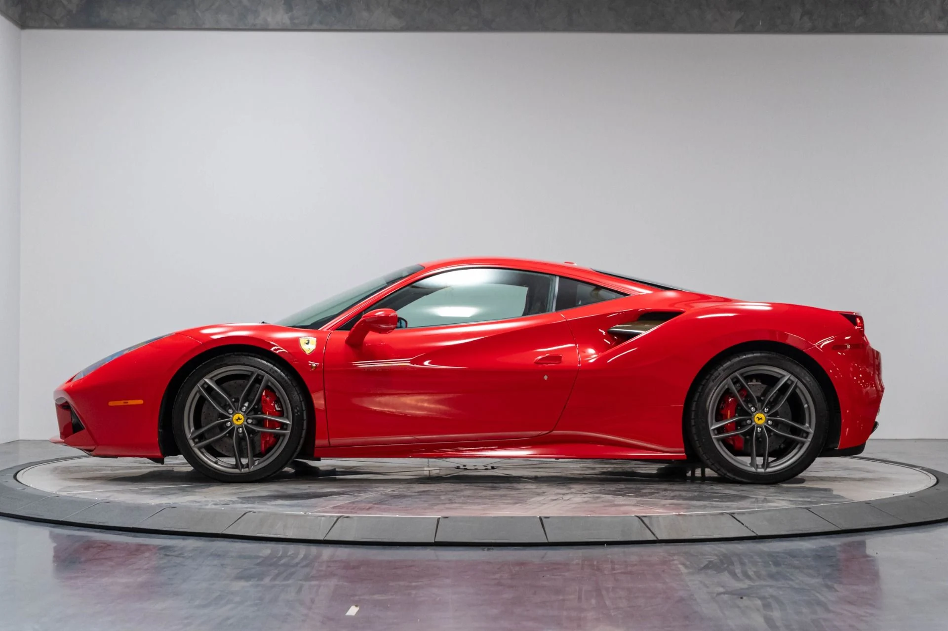 mph040_2313142422_Used_2018_Ferrari_488_GTB_1786120239_baad0a634d