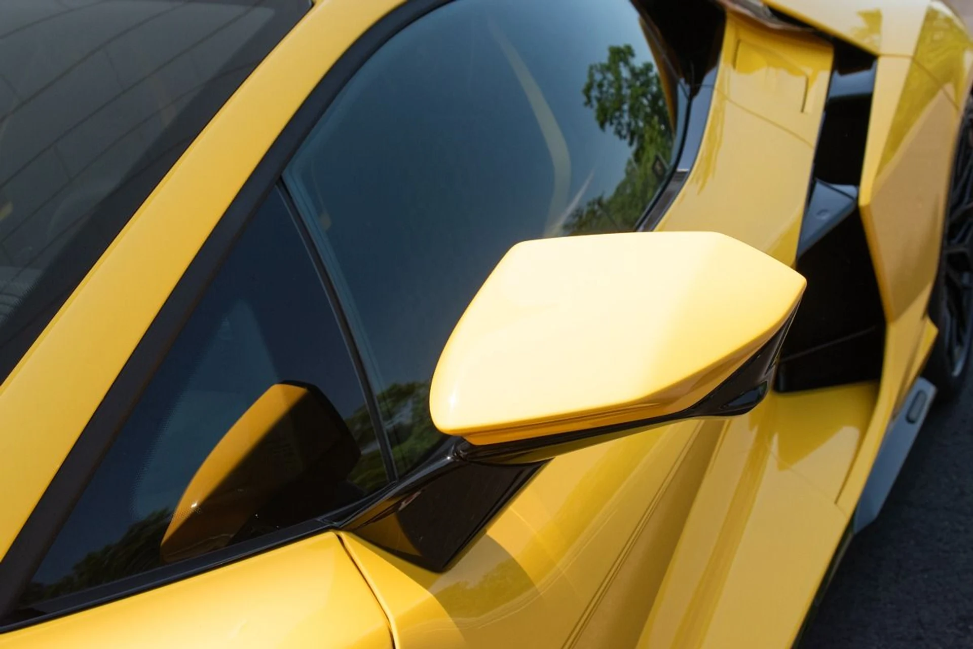 mph040_2318589711_Used_2024_Lamborghini_Revuelto_1740383899_cf4cf0b816
