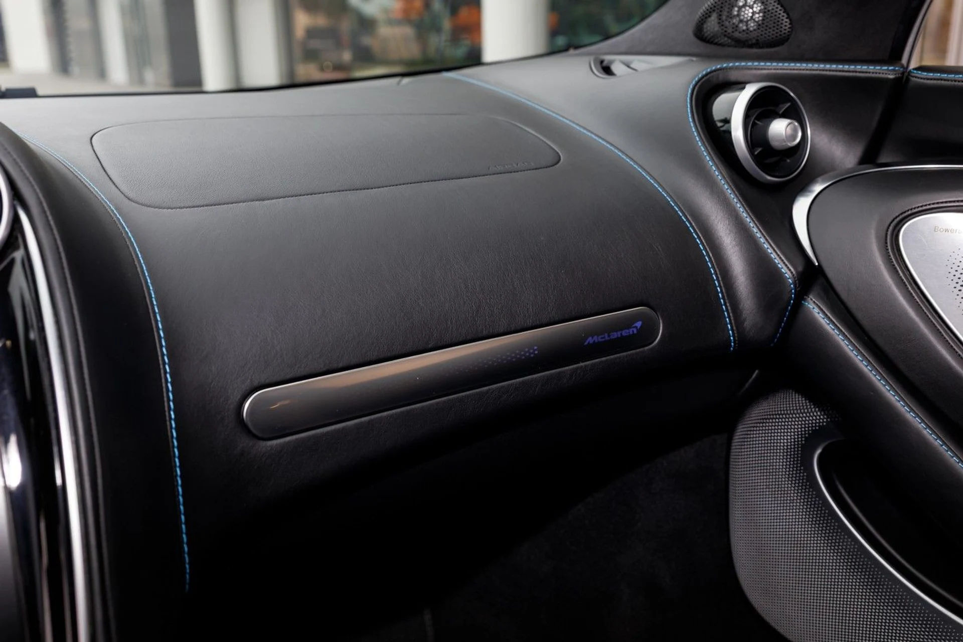 mph040_23196727_642_p41_l_86f363b00c