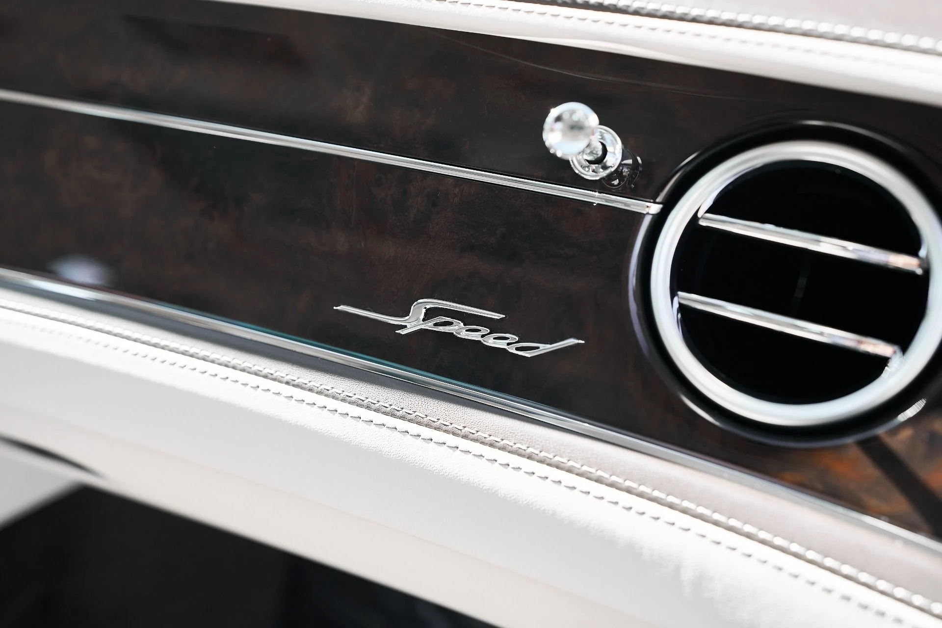 mph040_2324286993_Used_2025_Bentley_Flying_Spur_Speed_1762569225_c50ef018c5