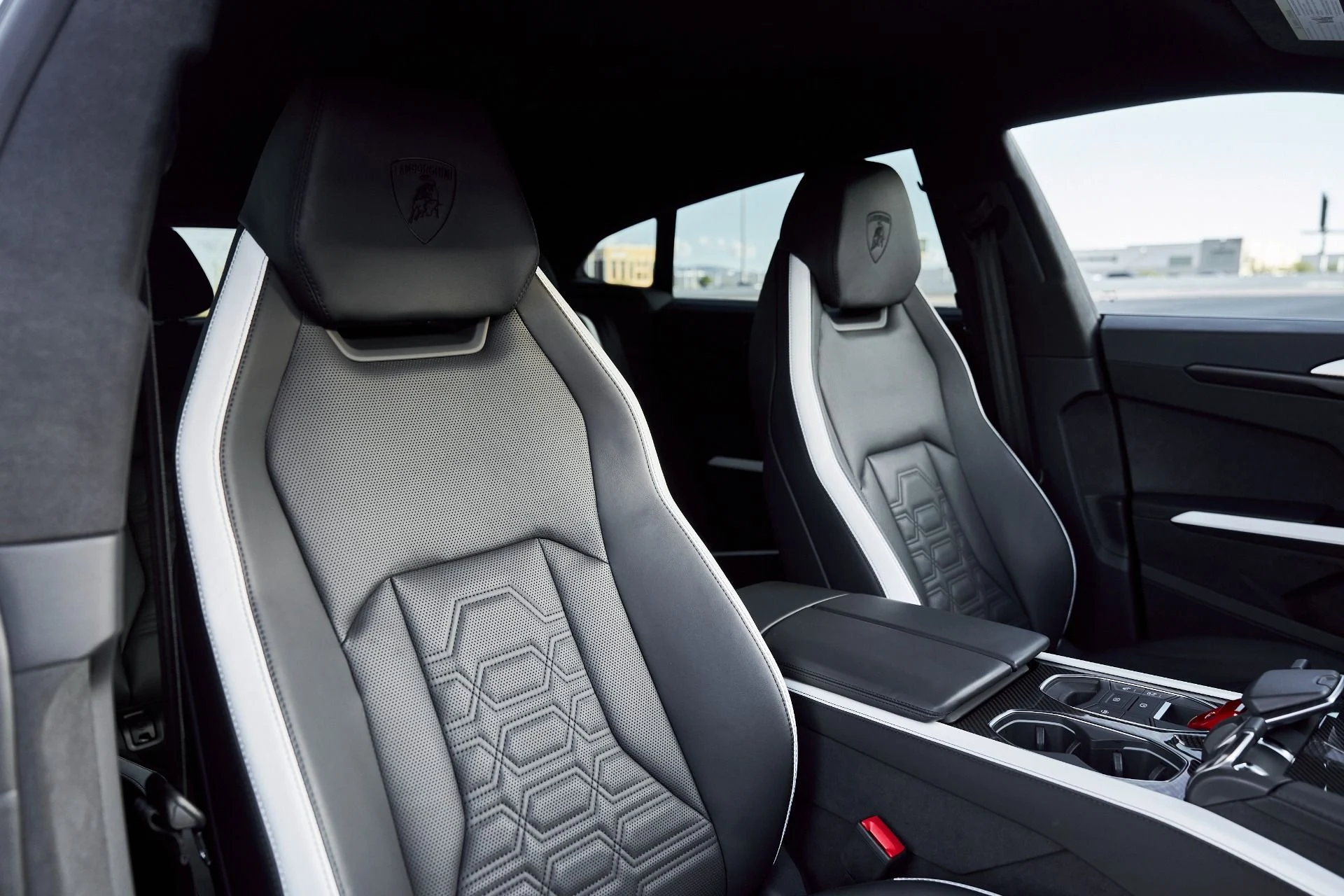 mph040_2342598951_Used_2025_Lamborghini_Urus_SE_1767720885_54f47808b4