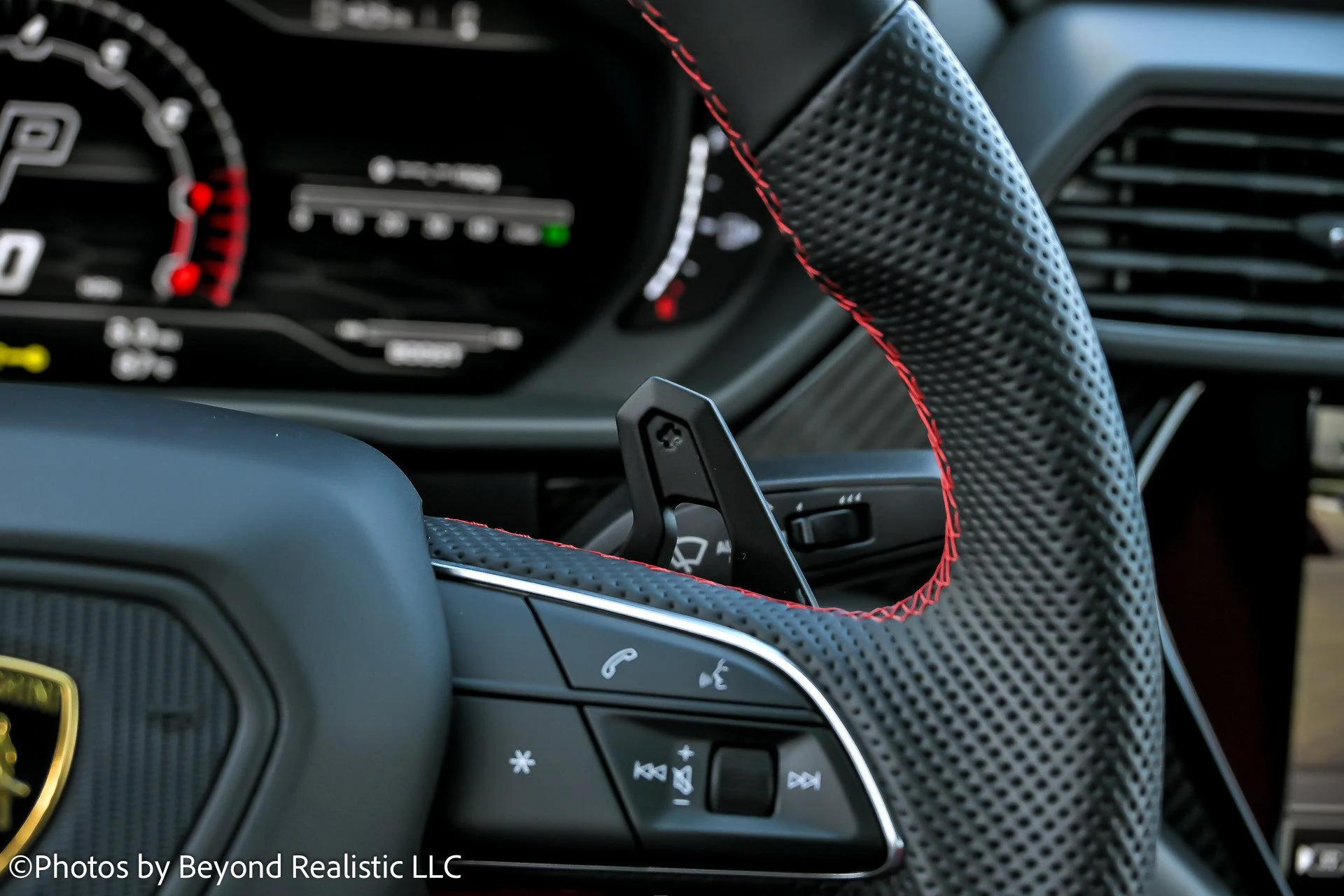 mph040_2344554668_Used_2022_Lamborghini_Urus_1753948945_2a648c64ce