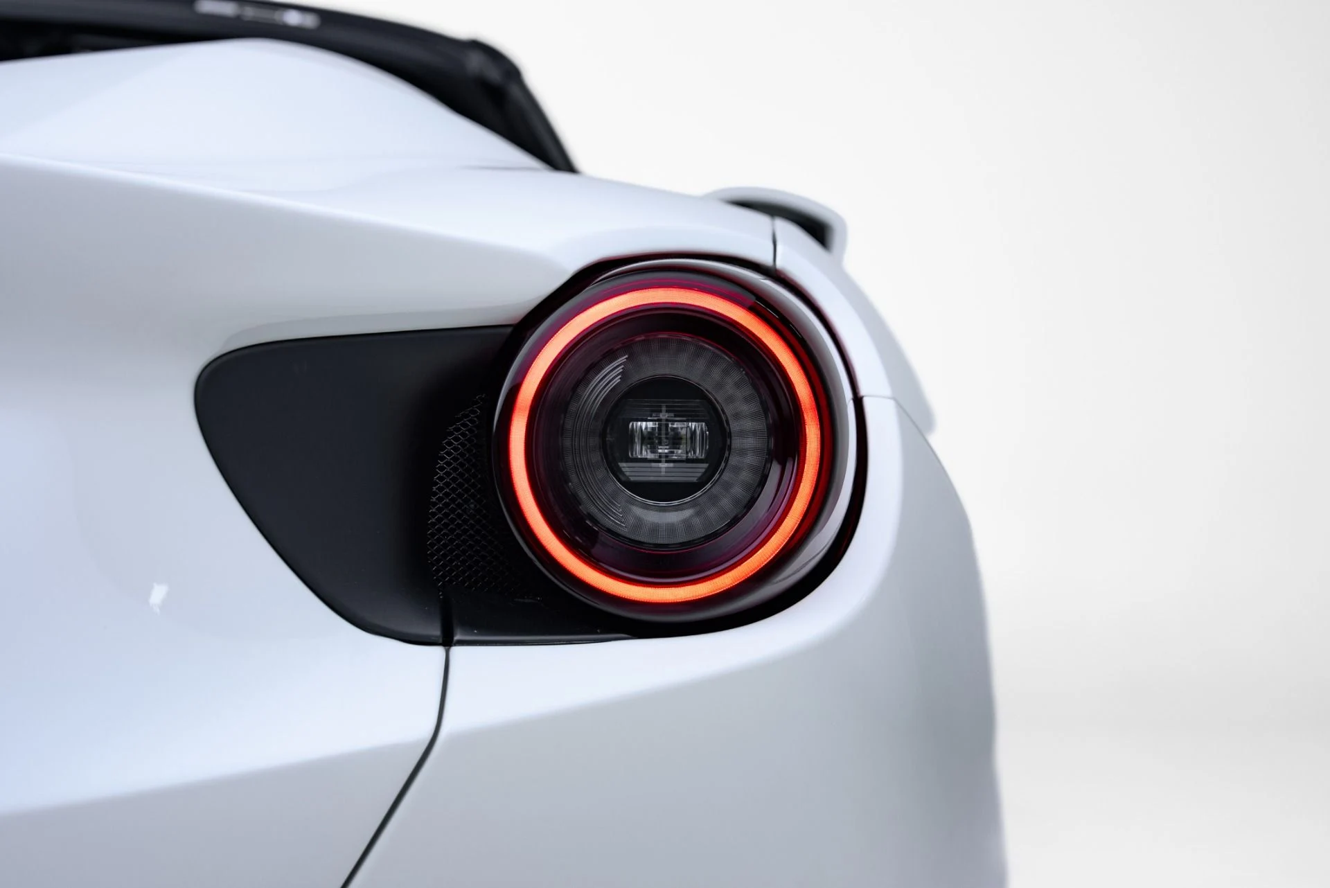 mph040_2345107246_Used_2022_Ferrari_Portofino_M_1773357506_1eb213efdb