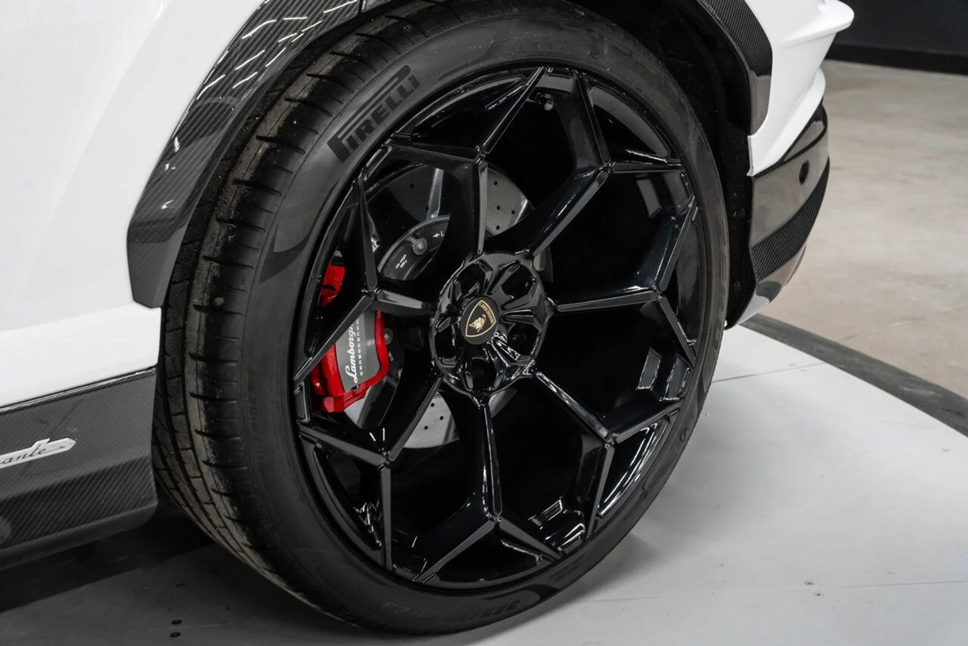 mph040_2345175898_lamborghini_urus_2023_cc548dcf03