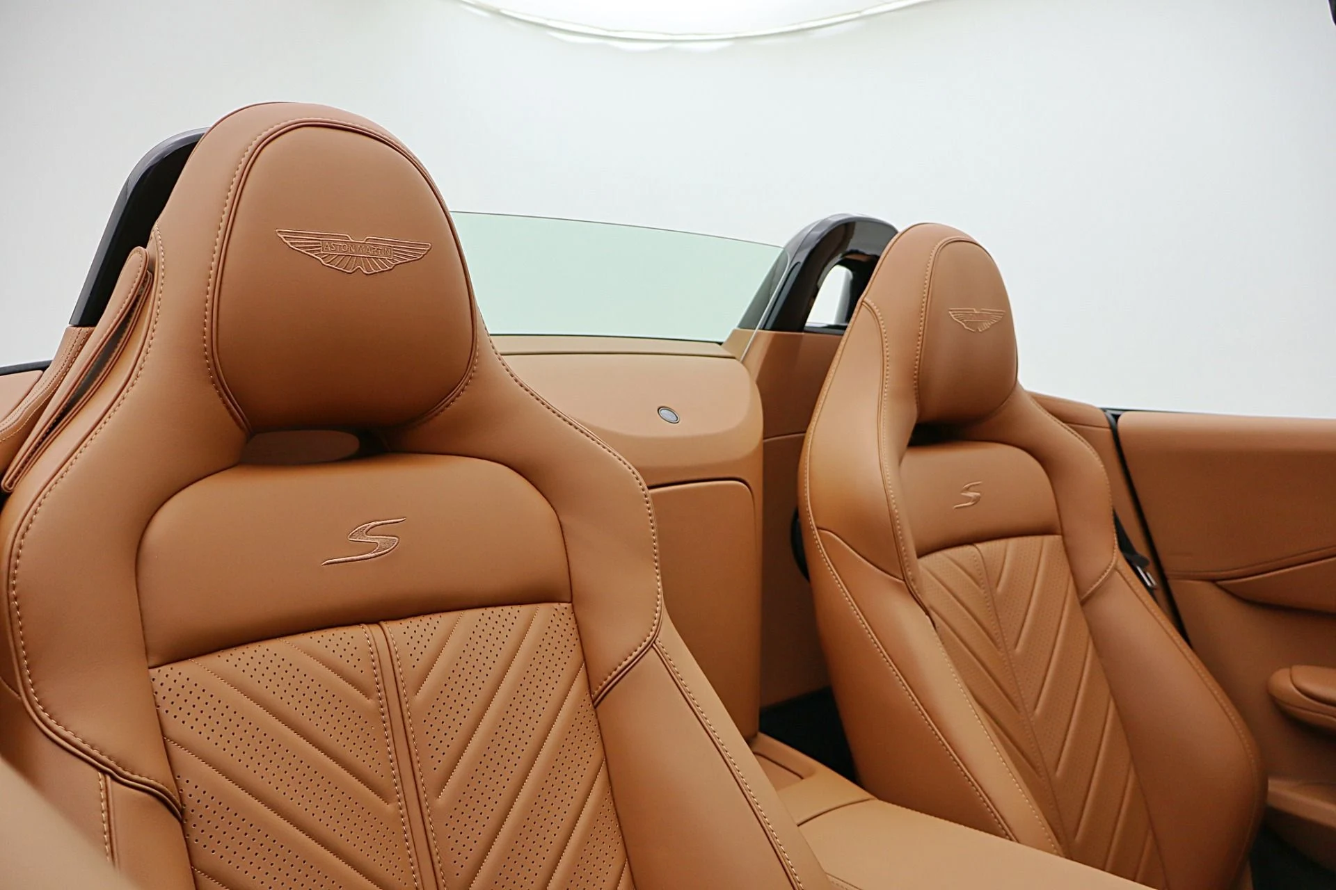 mph040_2374608868_New_2026_Aston_Martin_Vantage_S_Roadster_cb628cb4a3