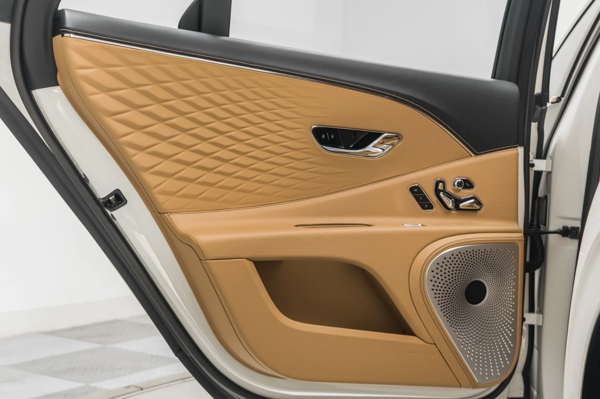 mph040_2386829464_Used_2026_Bentley_Flying_Spur_Azure_1772059089_921031a1d3