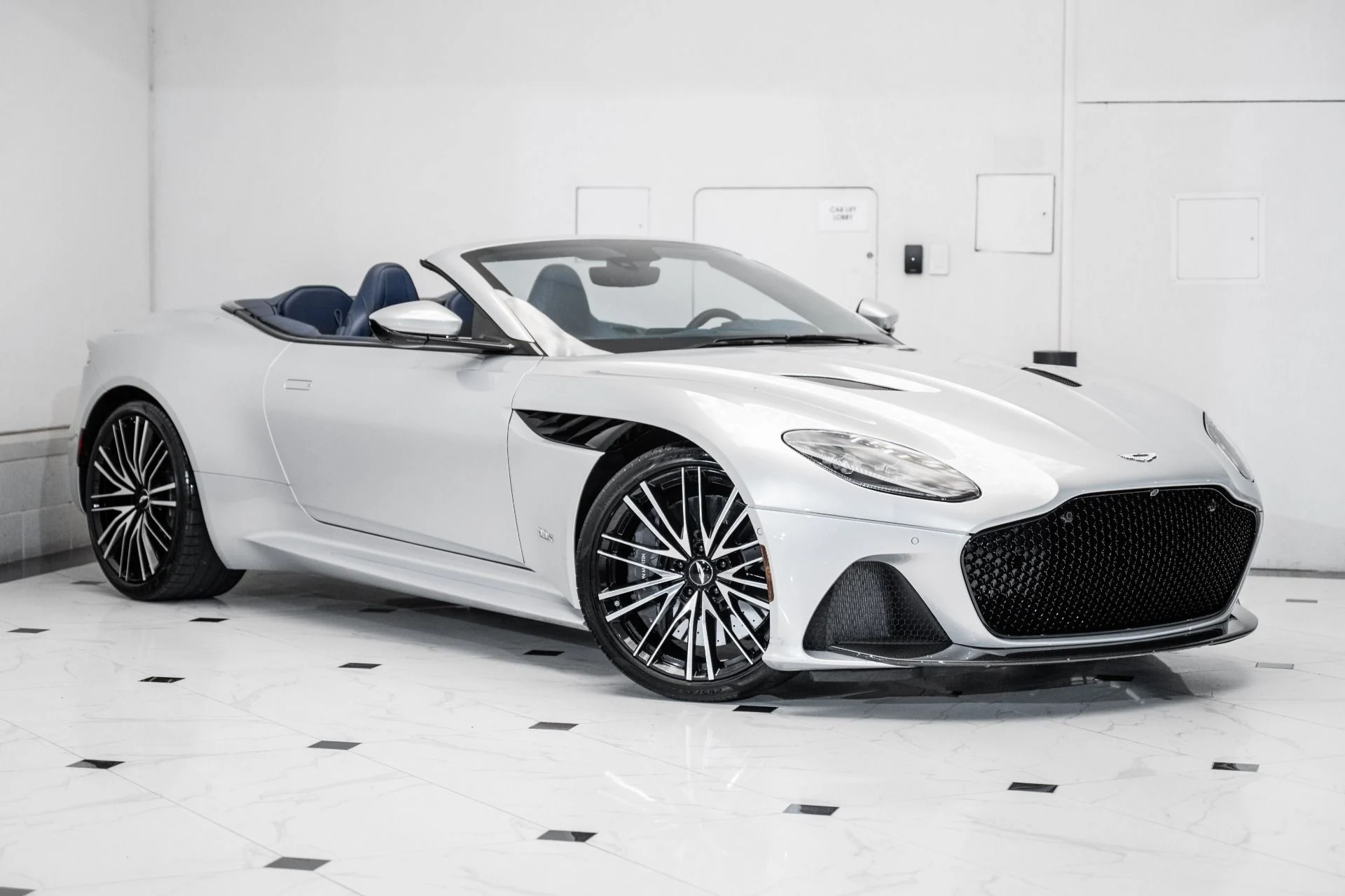 mph040_2393290831_Used_2020_Aston_Martin_DBS_Superleggera_1754334854_6df32e4c68