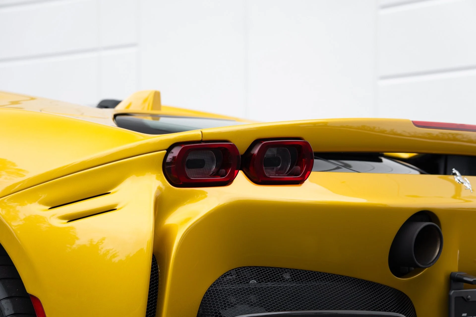 mph040_2397708619_Used_2022_Ferrari_SF_90_Spider_1775626389_fb0c7ef741