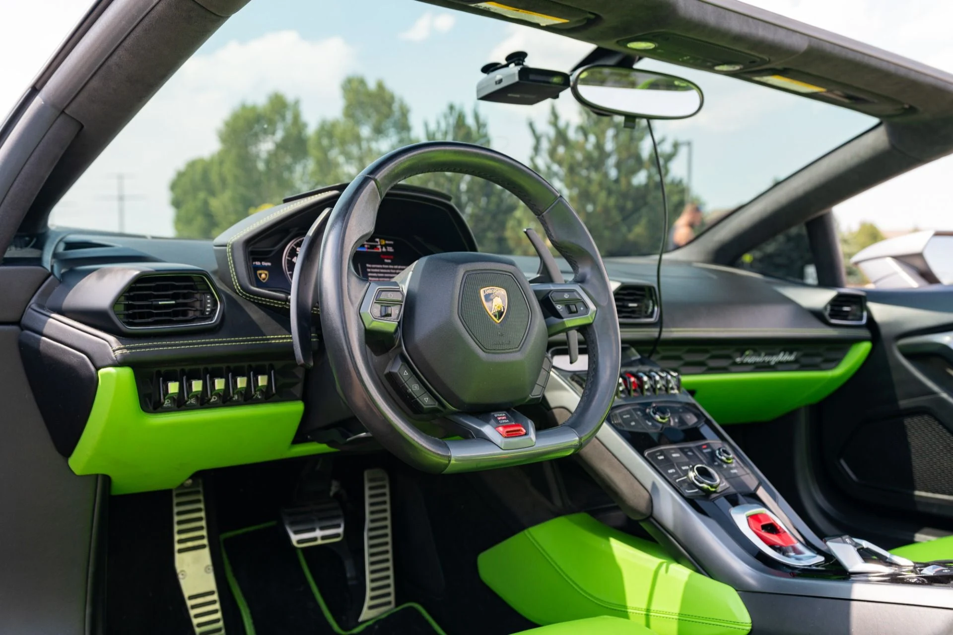 mph040_2409271174_Used_2017_Lamborghini_Huracan_LP_580_2_Spyder_1783359023_99a954cead