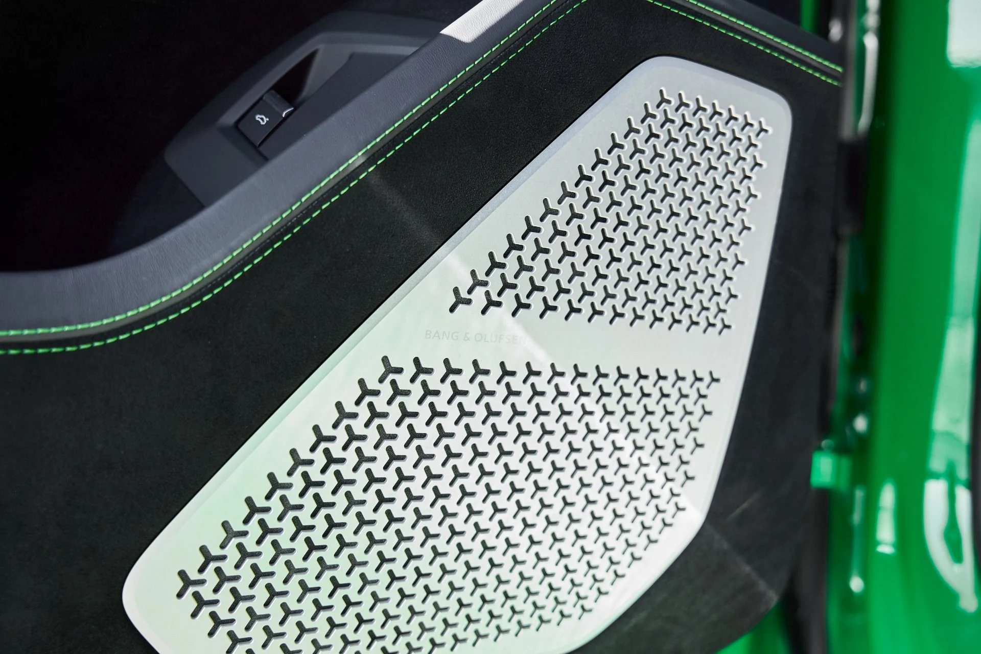 mph040_2423503753_Used_2024_Lamborghini_Urus_Performante_1770171869_a5b9bf3646