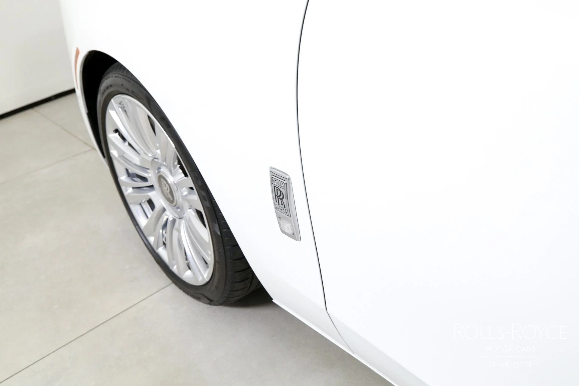 mph040_2428025356_Used_2022_Rolls_Royce_Ghost_1755181543_398e72852d
