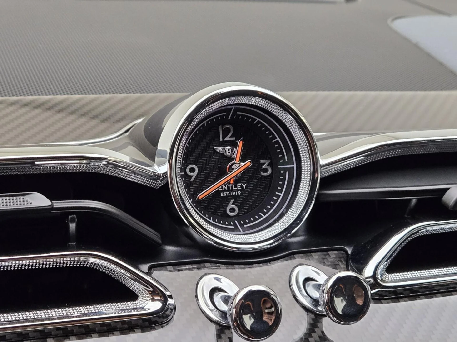 mph040_2428729355_Used_2023_Bentley_Bentayga_Speed_1760684254_134d251fe7