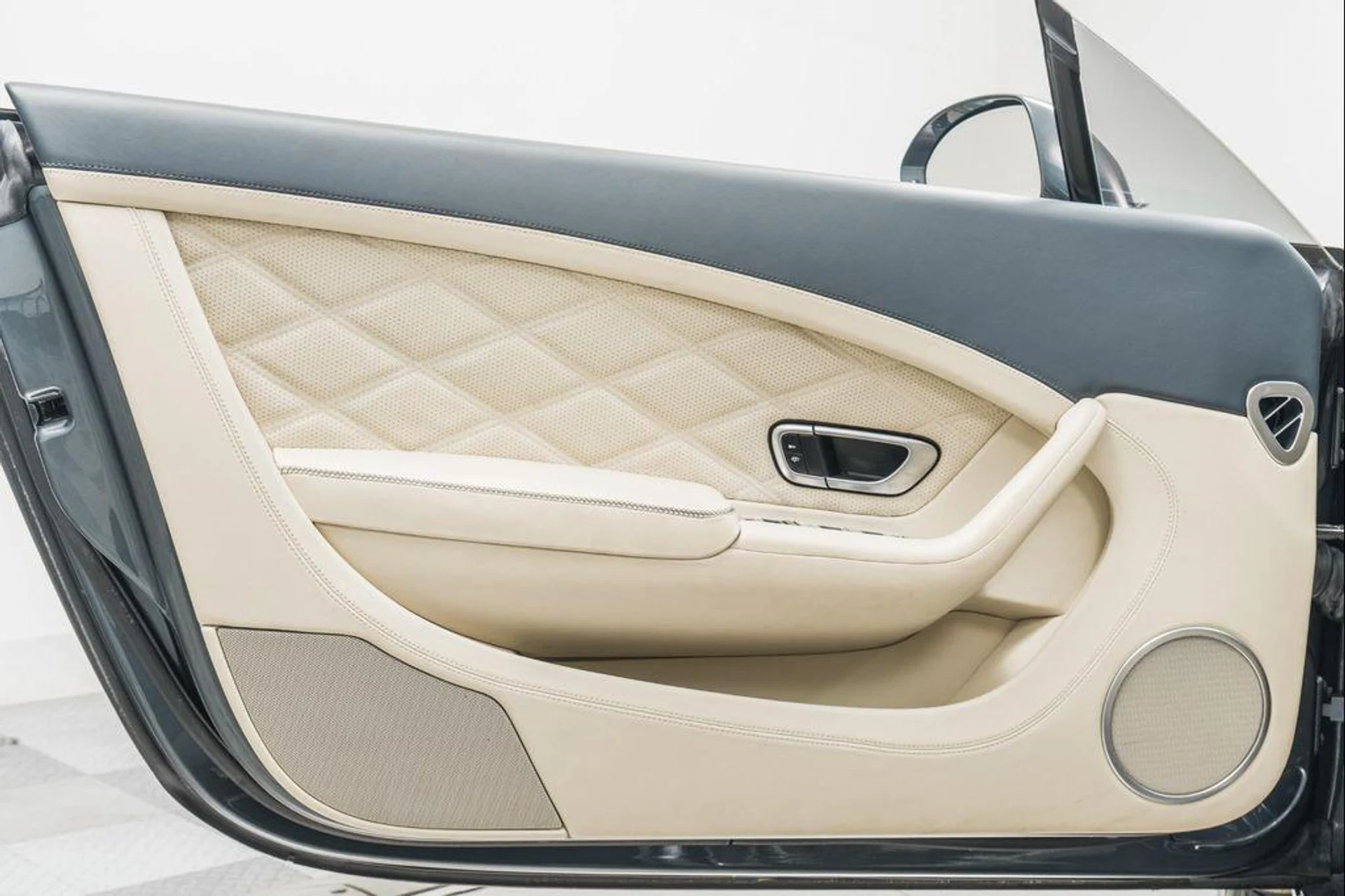 mph040_2430268003_V_Vklu_Xj_Xb_N24_Bx3j_Qc56_Nn_O7f_Oo_dca80ebf81