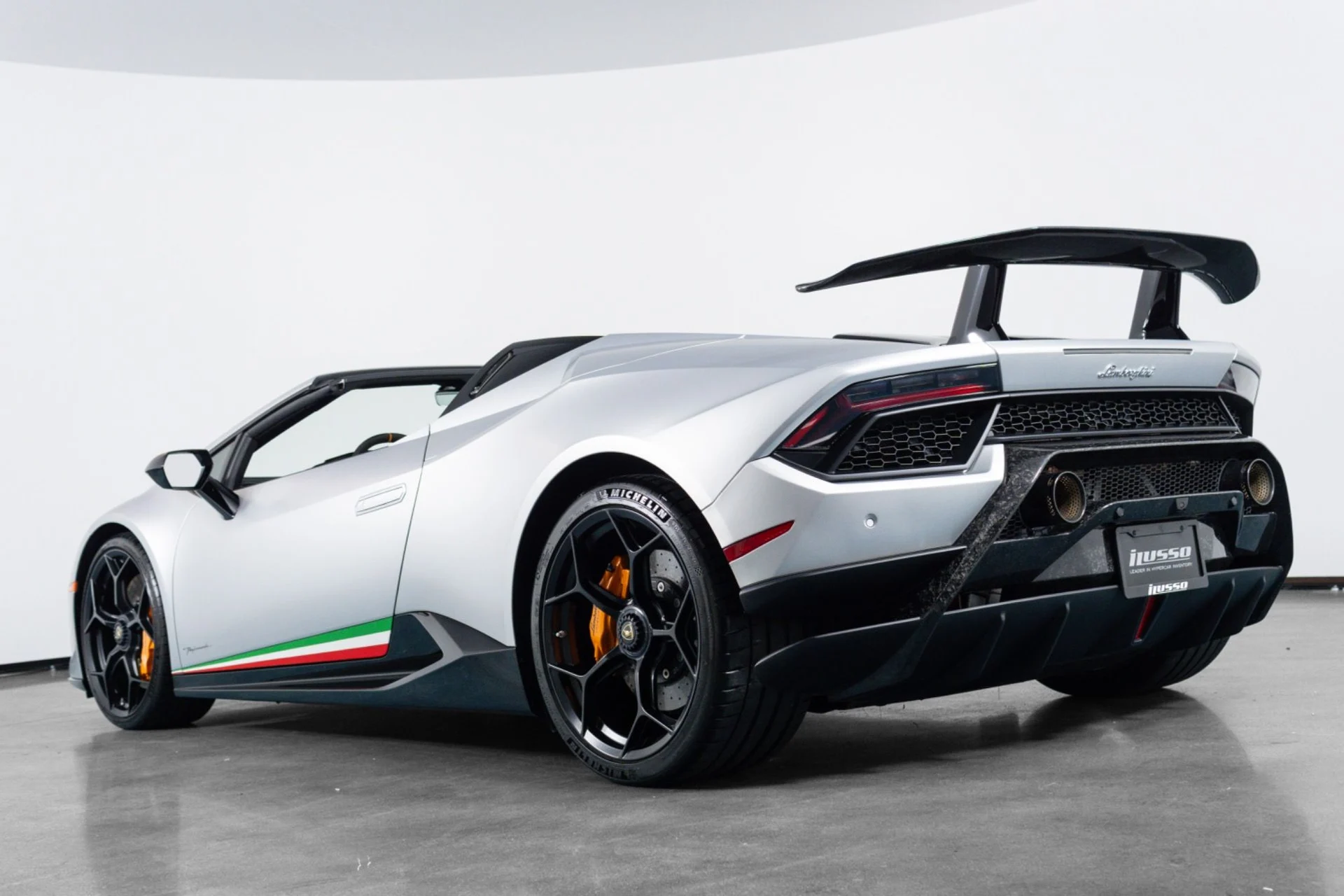mph040_2459723490_Used_2018_Lamborghini_Huracan_Performante_Spyder_1781732323_682a0e9d9a