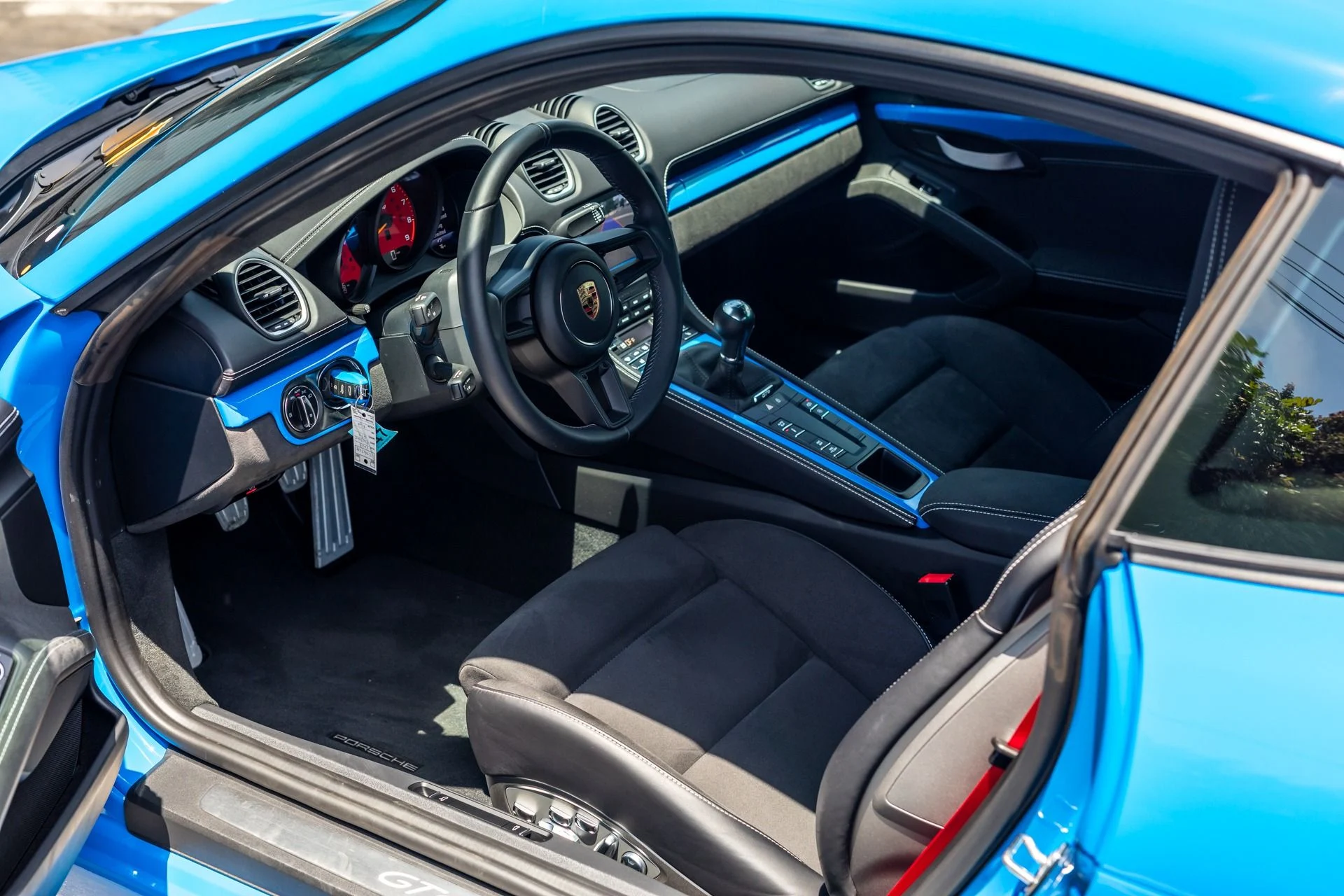 mph040_2472418732_Used_2023_Porsche_718_Cayman_GT_4_1721258217_cf67868272