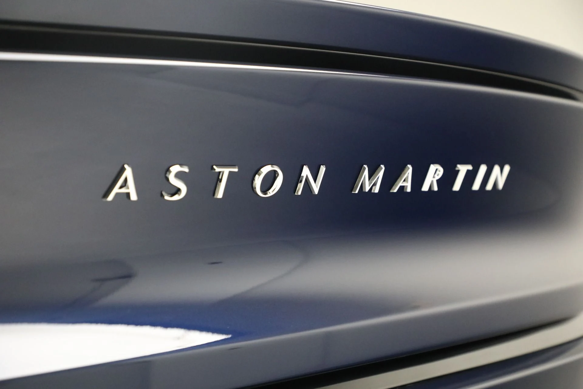 mph040_2487505611_New_2026_Aston_Martin_Vanquish_Volante_1762784371_fc7a95d244