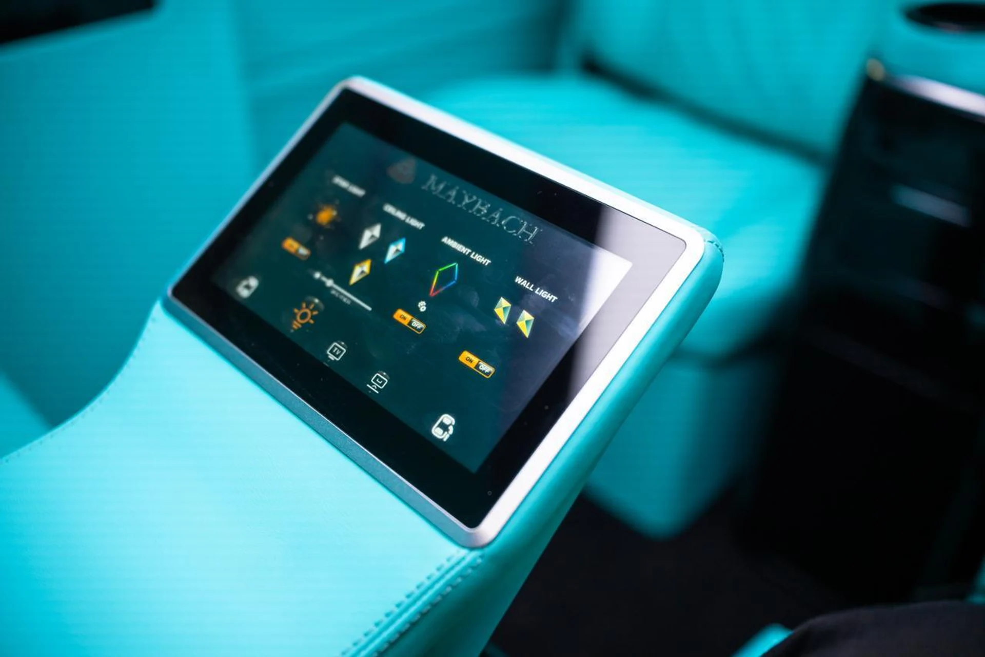 mph040_2499580919_25c7bbd6bdec1bc27e8b01cad4ee3da9_5e8609ea8c