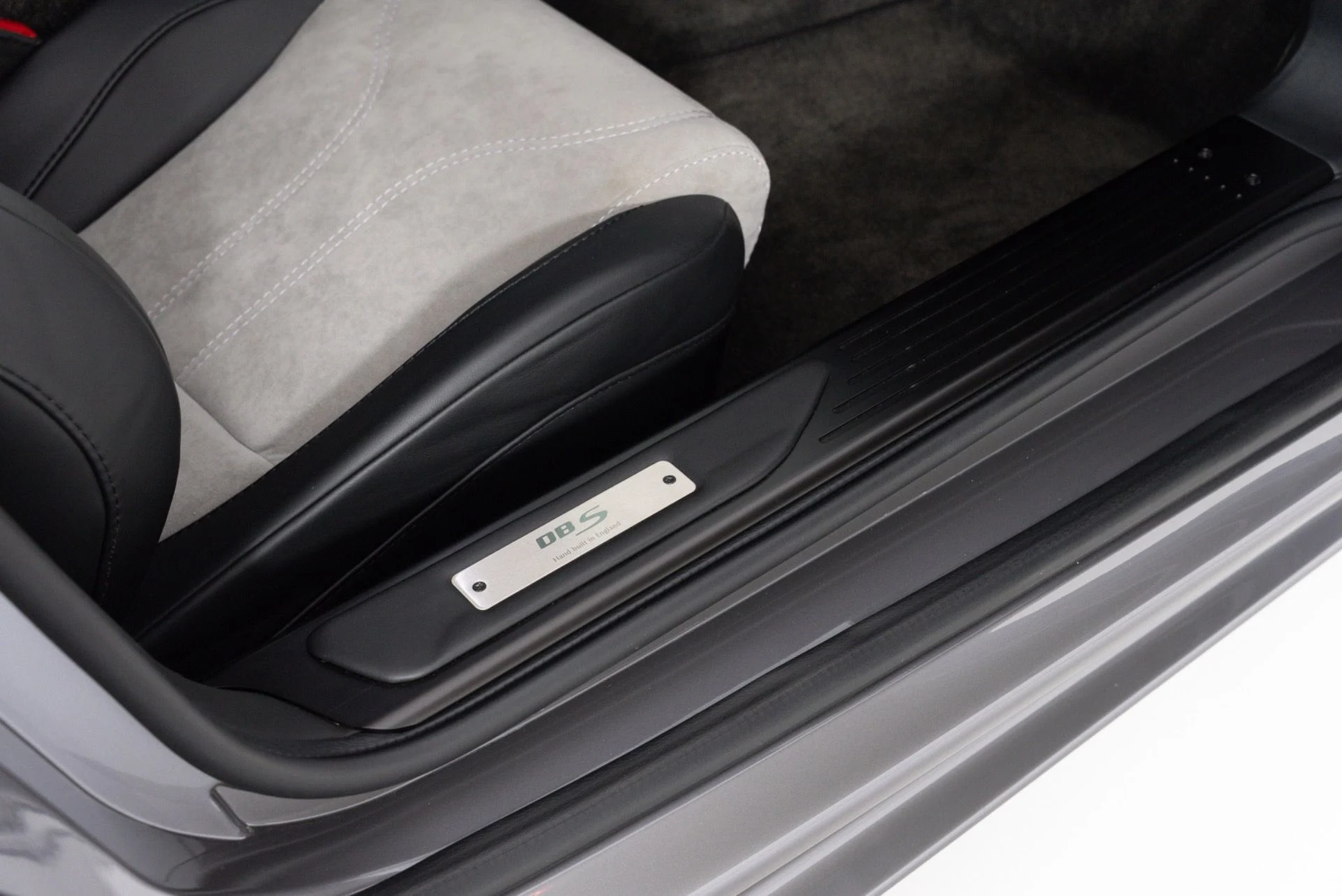 mph040_2506950088_Used_2009_Aston_Martin_DBS_V12_Manual_1782515507_2c0cfe549d