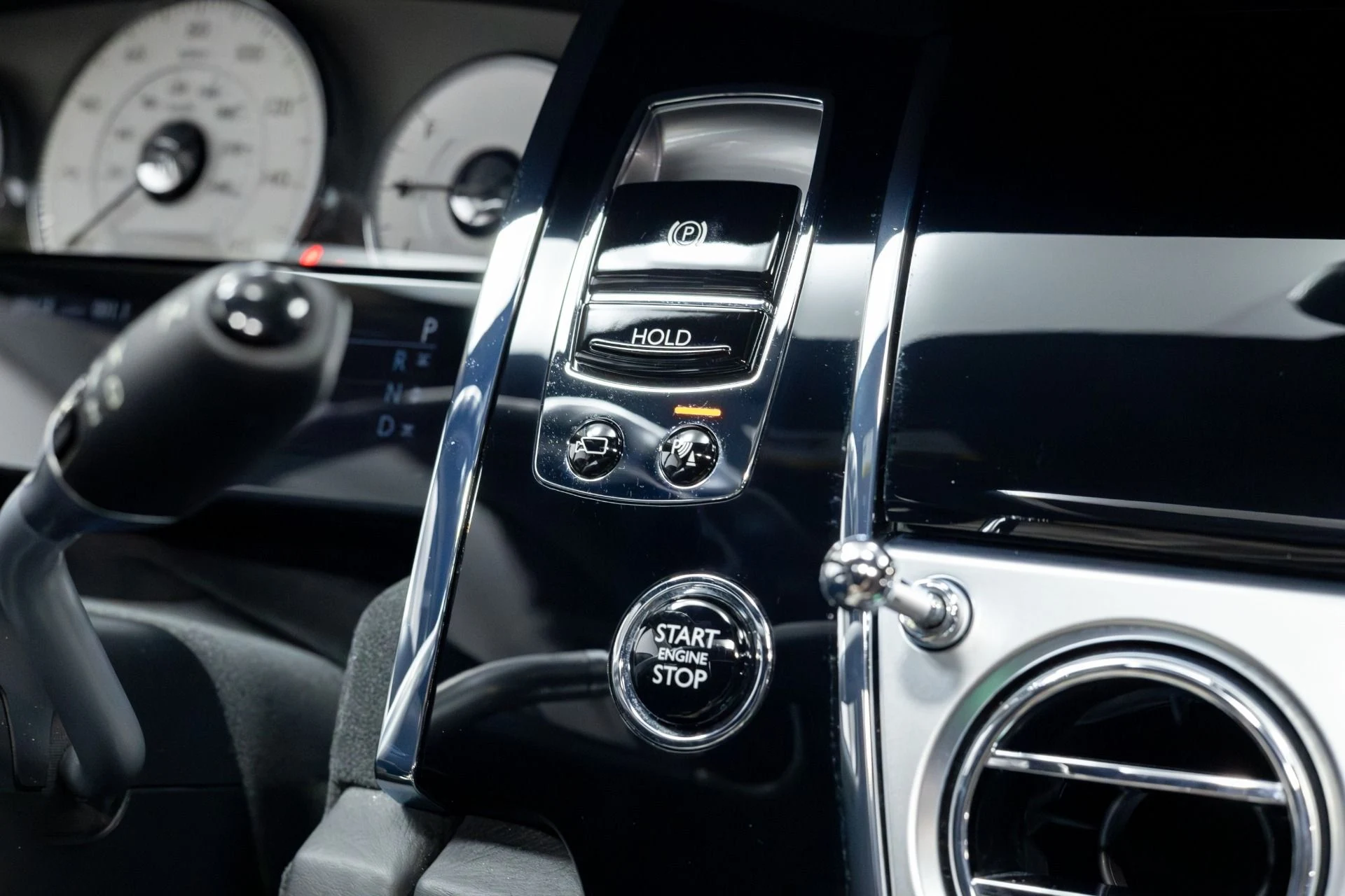 mph040_251632198_Used_2015_Rolls_Royce_Ghost_1760219601_2ef764c64f