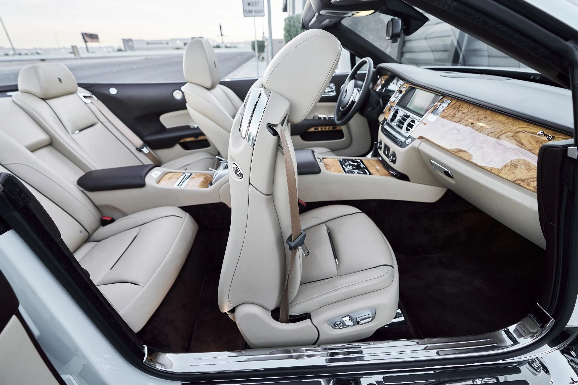 mph040_2521368020_Used_2017_Rolls_Royce_Dawn_Base_1764730538_4c2ddc6a03