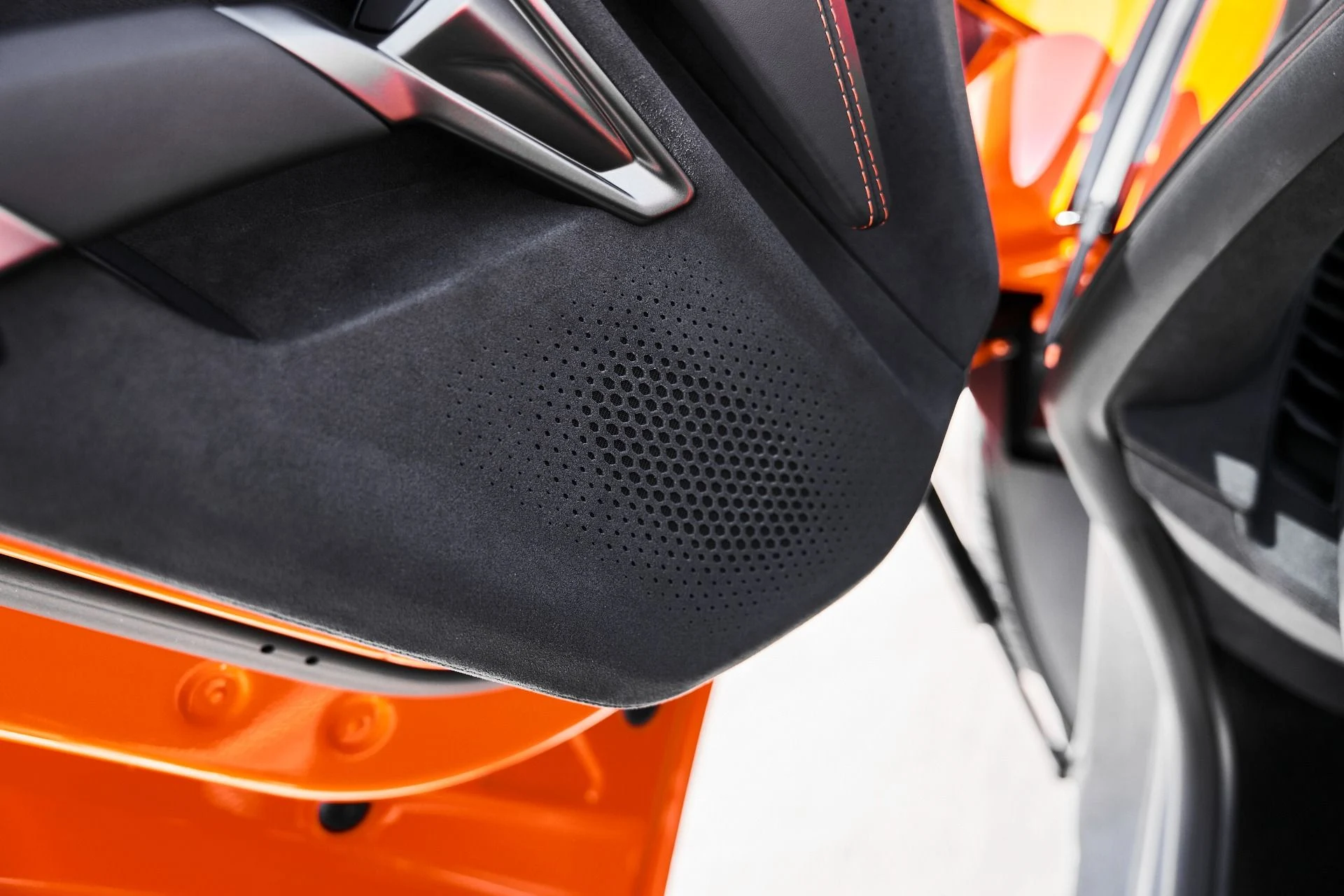 mph040_2522245509_Used_2024_Lamborghini_Revuelto_Base_1777394328_529da7a7f3