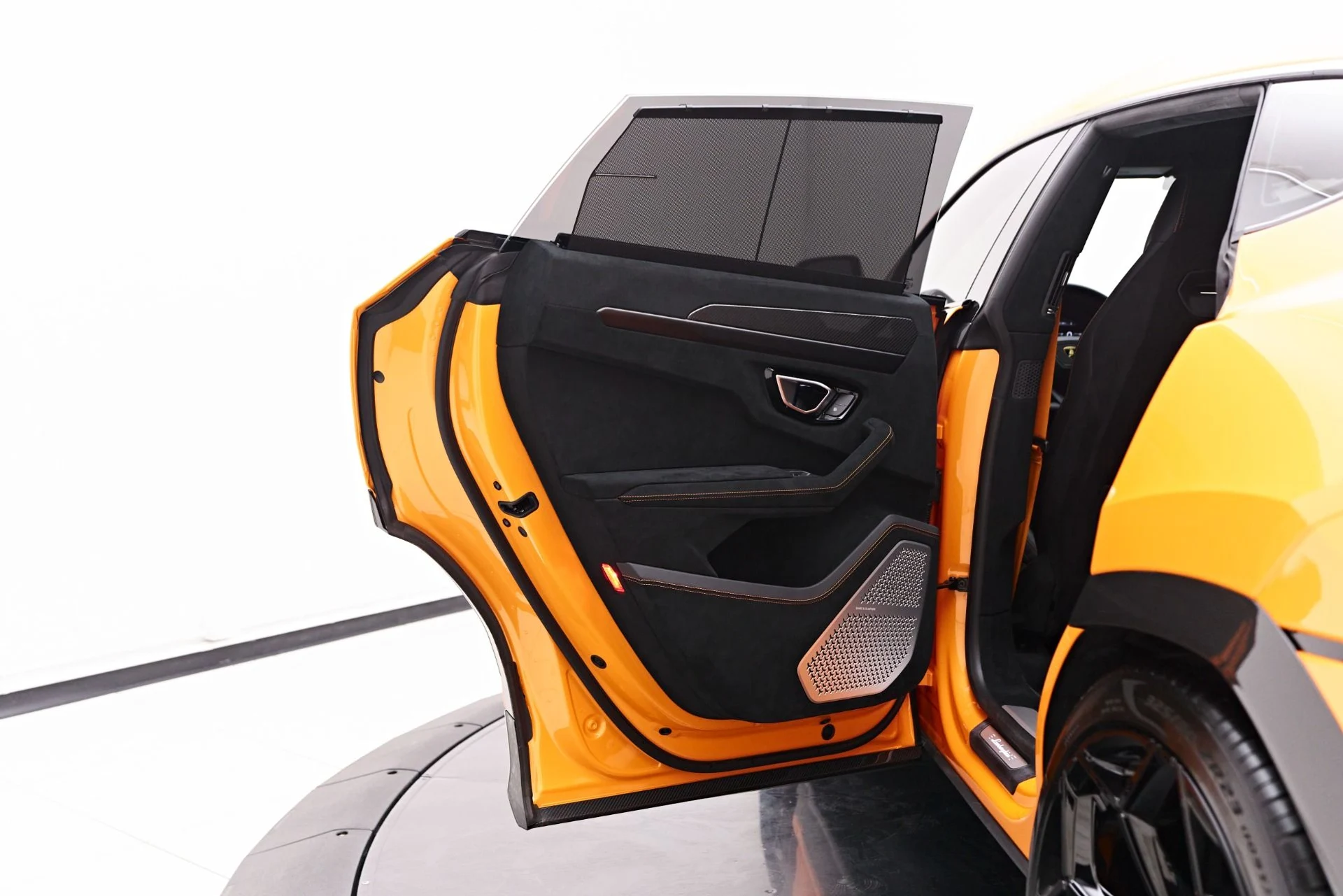 mph040_2533303499_Used_2023_Lamborghini_Urus_Performante_1758074145_b9ed2777a8