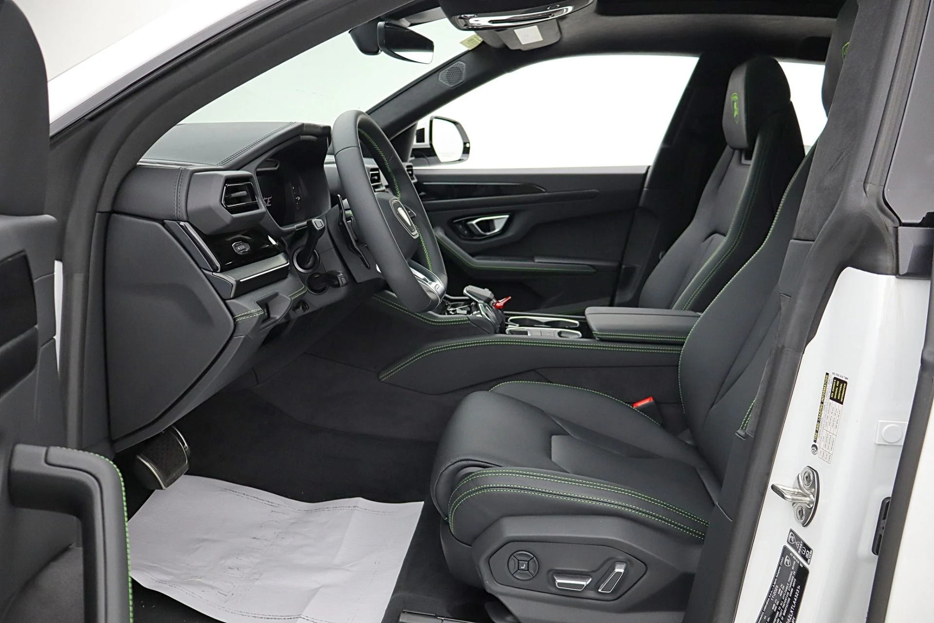mph040_2538037462_New_2026_Lamborghini_Urus_SE_e6981bbc03