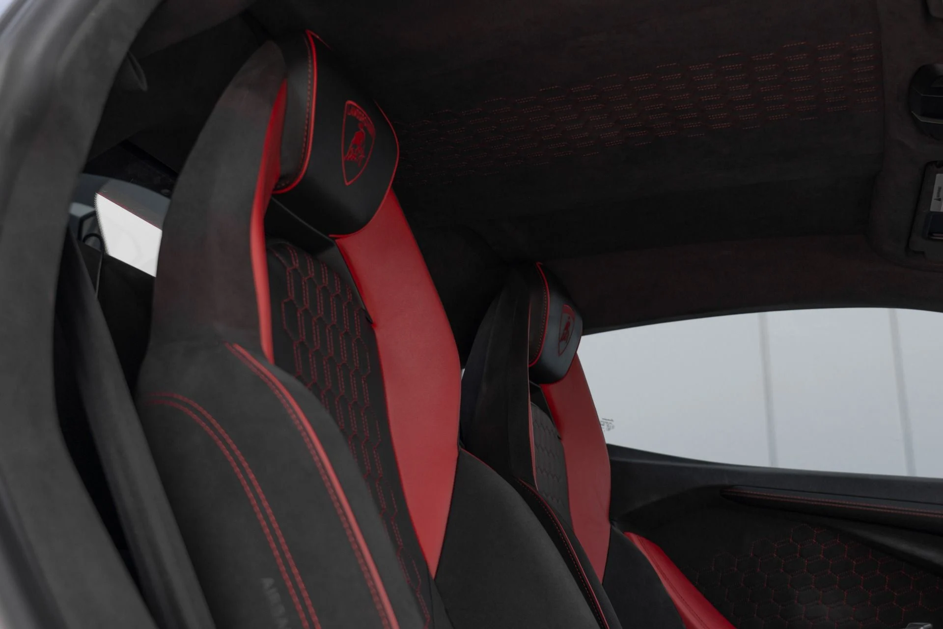 mph040_2547582757_Used_2024_Lamborghini_Revuelto_1759355869_74a779d800