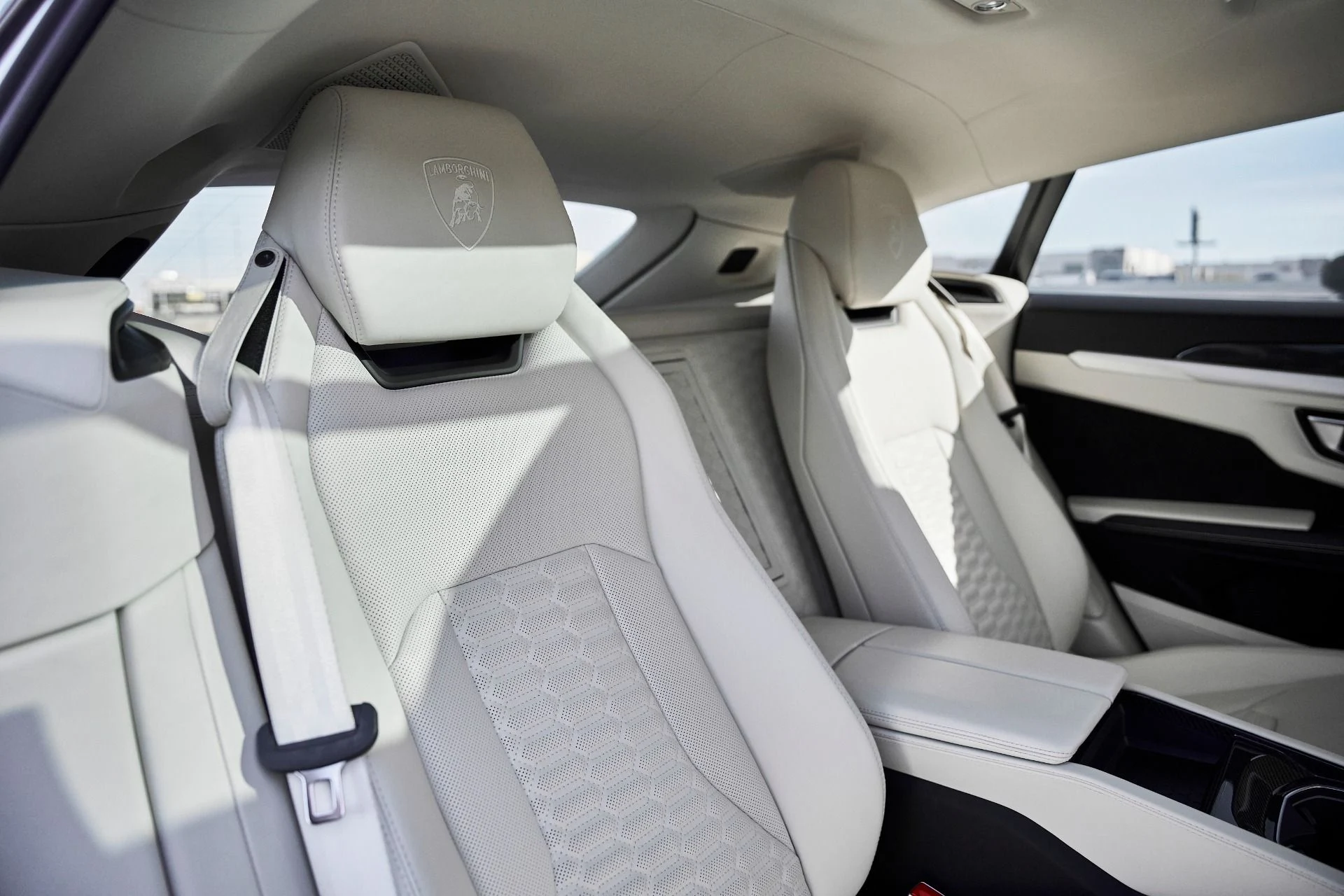 mph040_2567852843_Used_2021_Lamborghini_Urus_1772650670_f04f698781