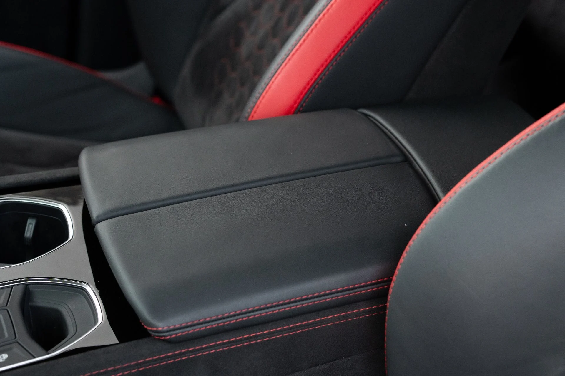 mph040_2574975719_Used_2023_Lamborghini_Urus_S_1771018680_cd89faf139