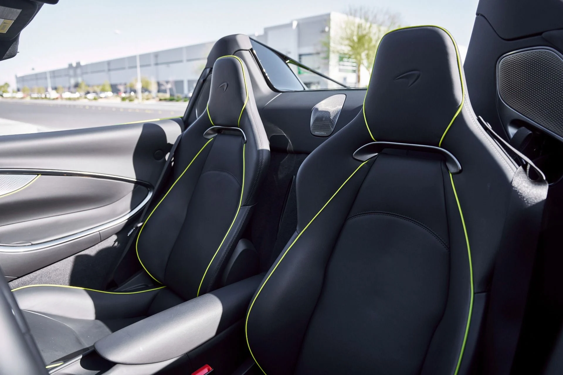 mph040_2576336899_Used_2025_Mc_Laren_Artura_Tech_Lux_1769825906_3514f61086