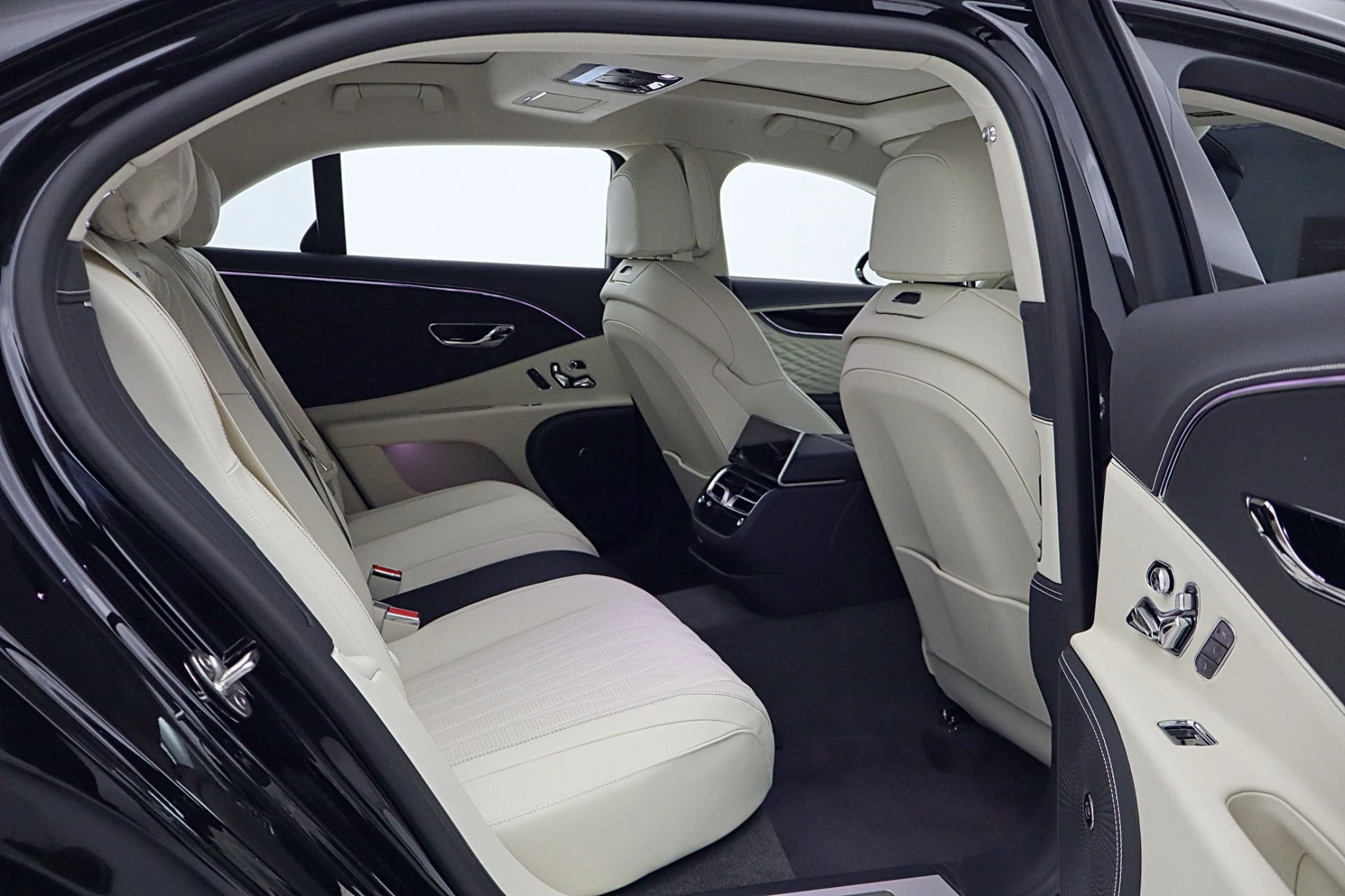 mph040_2588203646_New_2026_BENTLEY_Flying_Spur_Azure_V8_8ff5a4a1e8