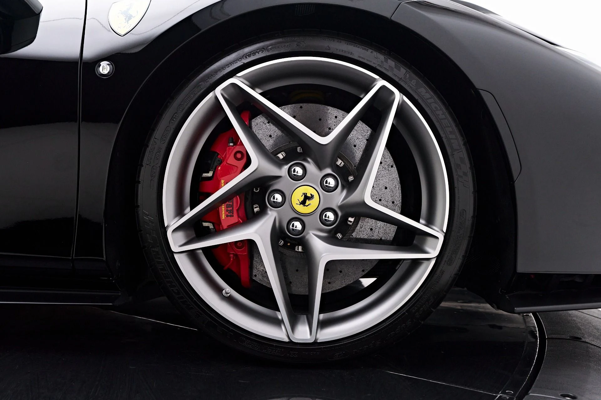 mph040_2596890497_Used_2022_Ferrari_F8_Spider_Base_1757638639_671fc04ddf