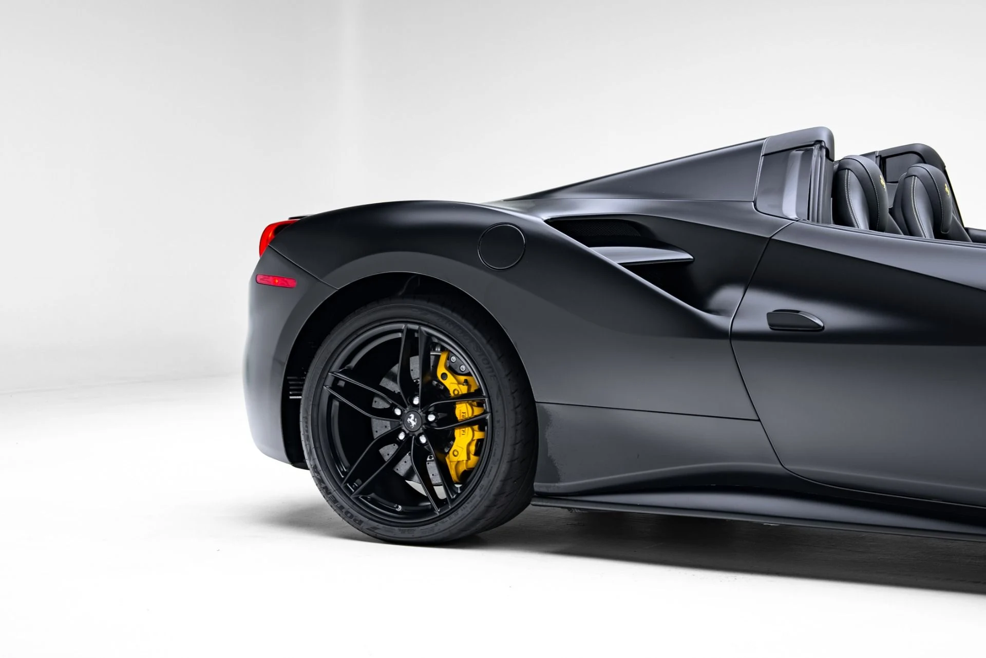 mph040_2598305922_Used_2018_Ferrari_488_Spider_1771880321_f54044aa30