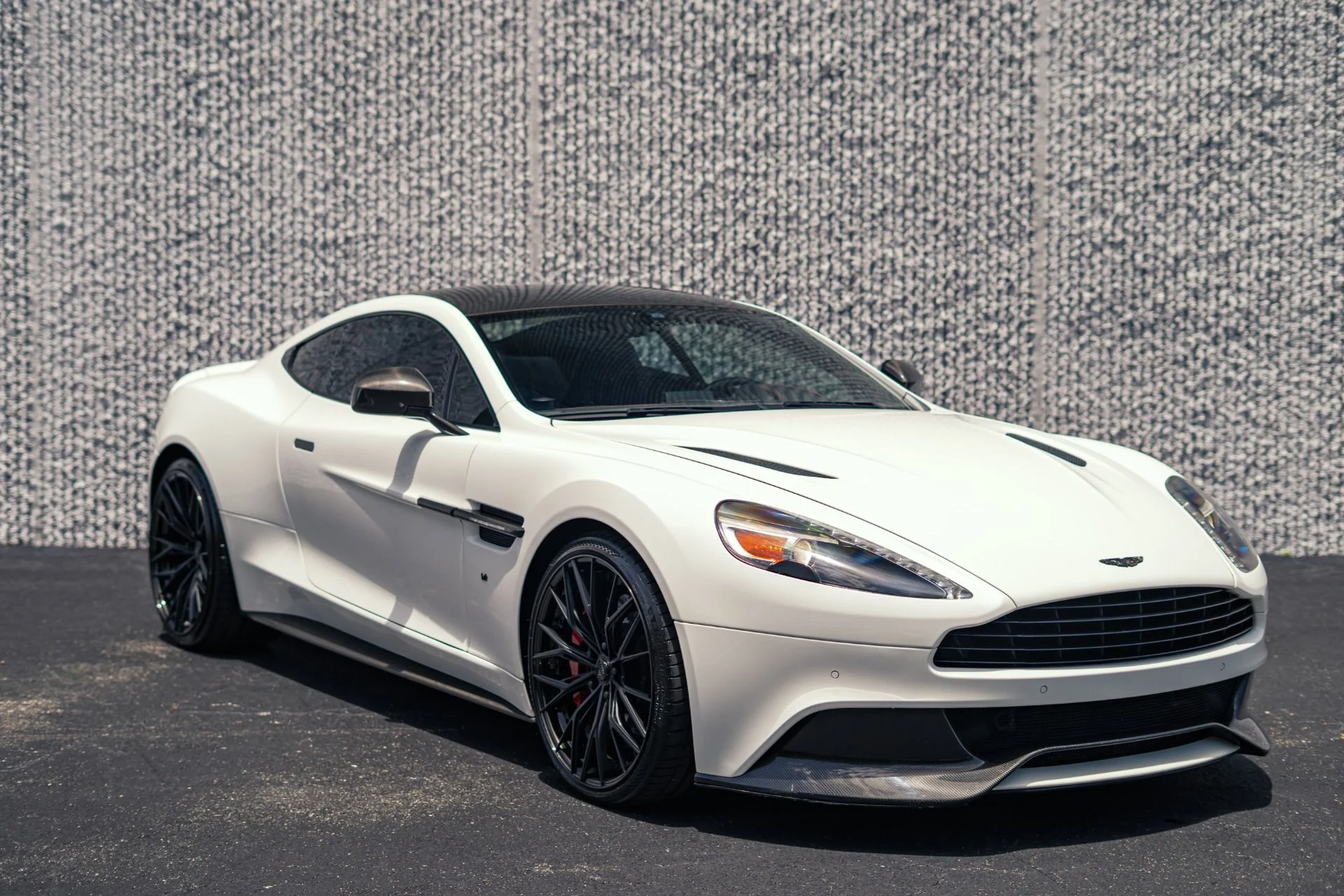 mph040_2611944612_Used_2015_Aston_Martin_Vanquish_Carbon_White_Tasteful_Upgrades_1784056520_a2b6f87aa2