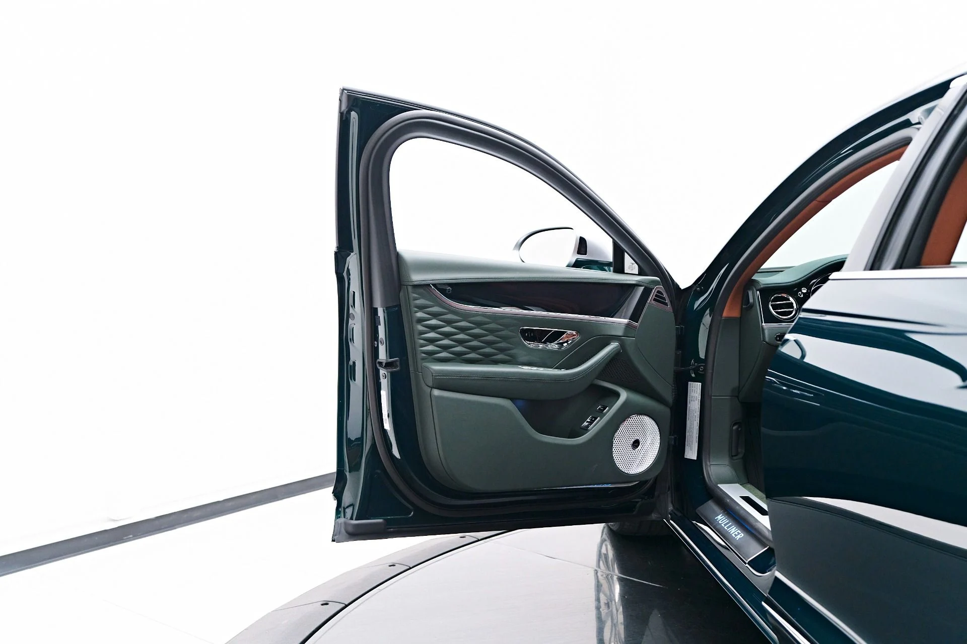 mph040_2612216218_Used_2024_Bentley_Flying_Spur_Mulliner_W12_1756173526_4dc09c7bb3
