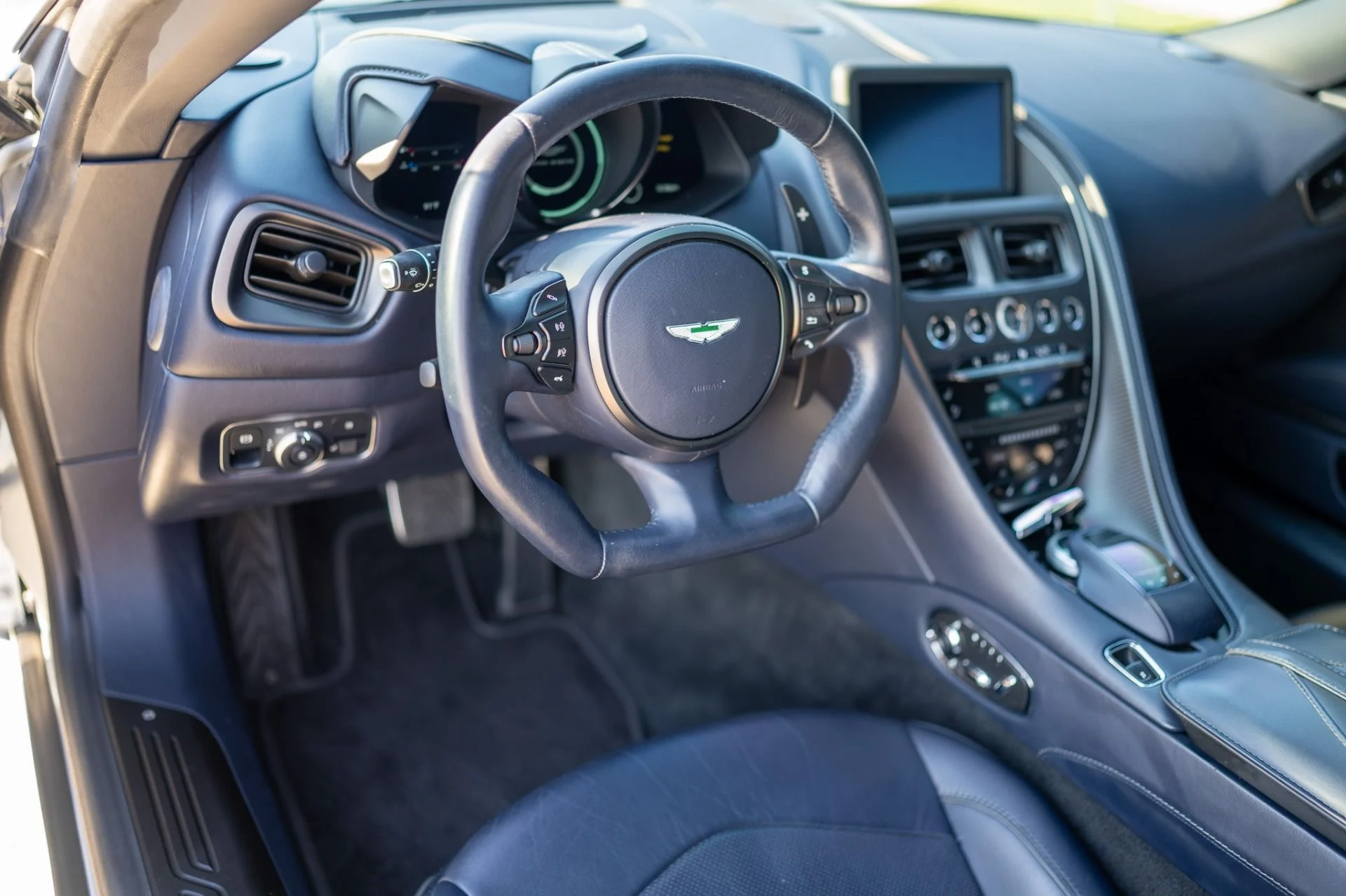 mph040_2613067042_Used_2020_Aston_Martin_DBS_Superleggera_1782927184_9801de7368