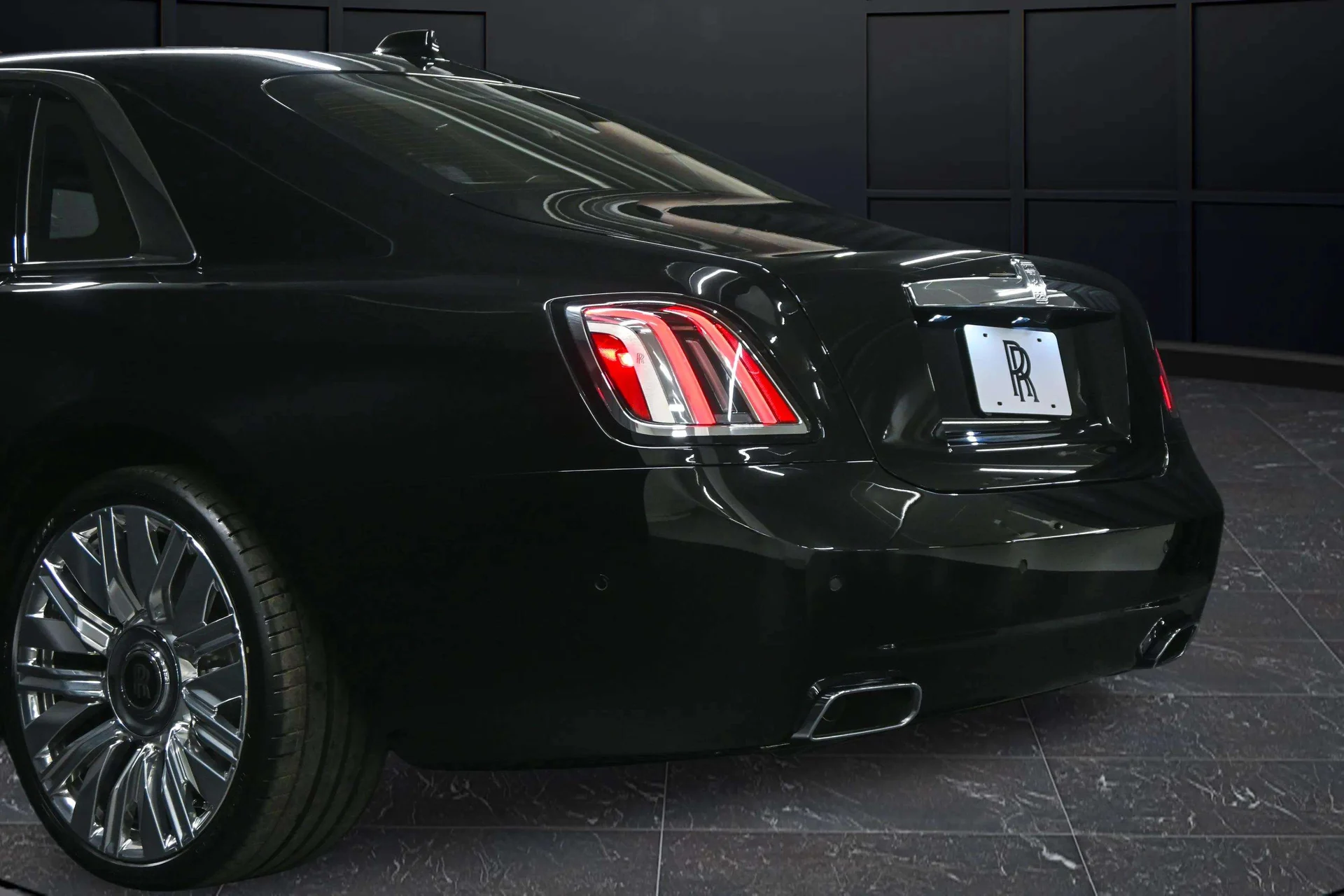 mph040_2615515552_7fd71cee_30e6_4ab2_a056_9c5c31027d7b_202520_Rolls_Royce20_Ghost20282501629_41_9404e1a1fa