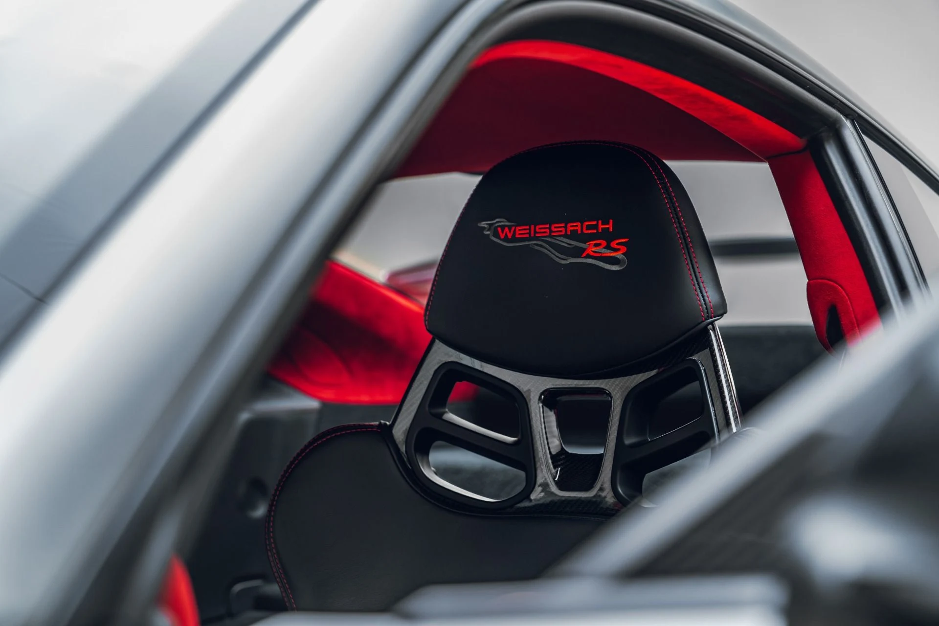 mph040_2616895491_Used_2018_Porsche_911_GT_2_RS_1782090293_342c2075d9