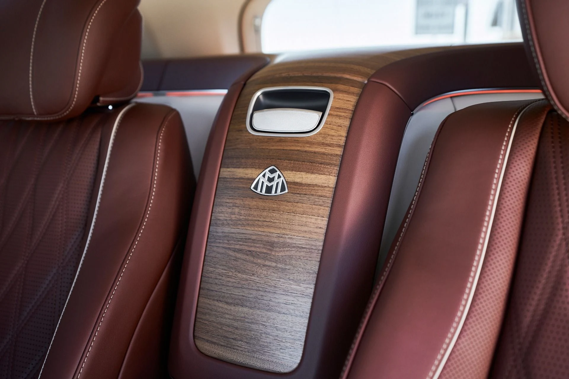 mph040_26491778_Used_2024_Mercedes_Benz_GLS_Maybach_GLS_600_1762306379_3527fc2b2e