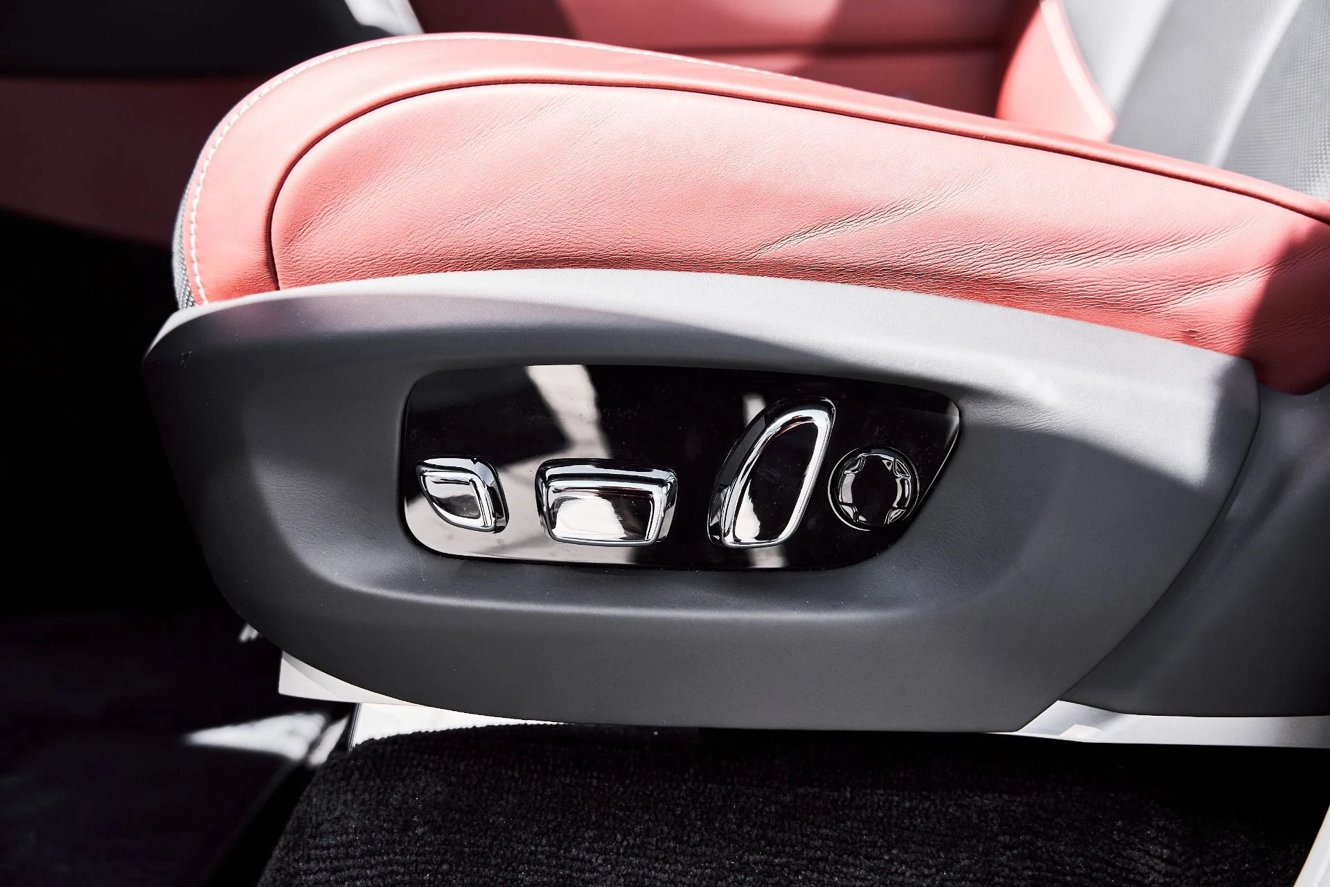 mph040_2657956359_Used_2026_Rolls_Royce_Cullinan_1774544518_7594ea4280