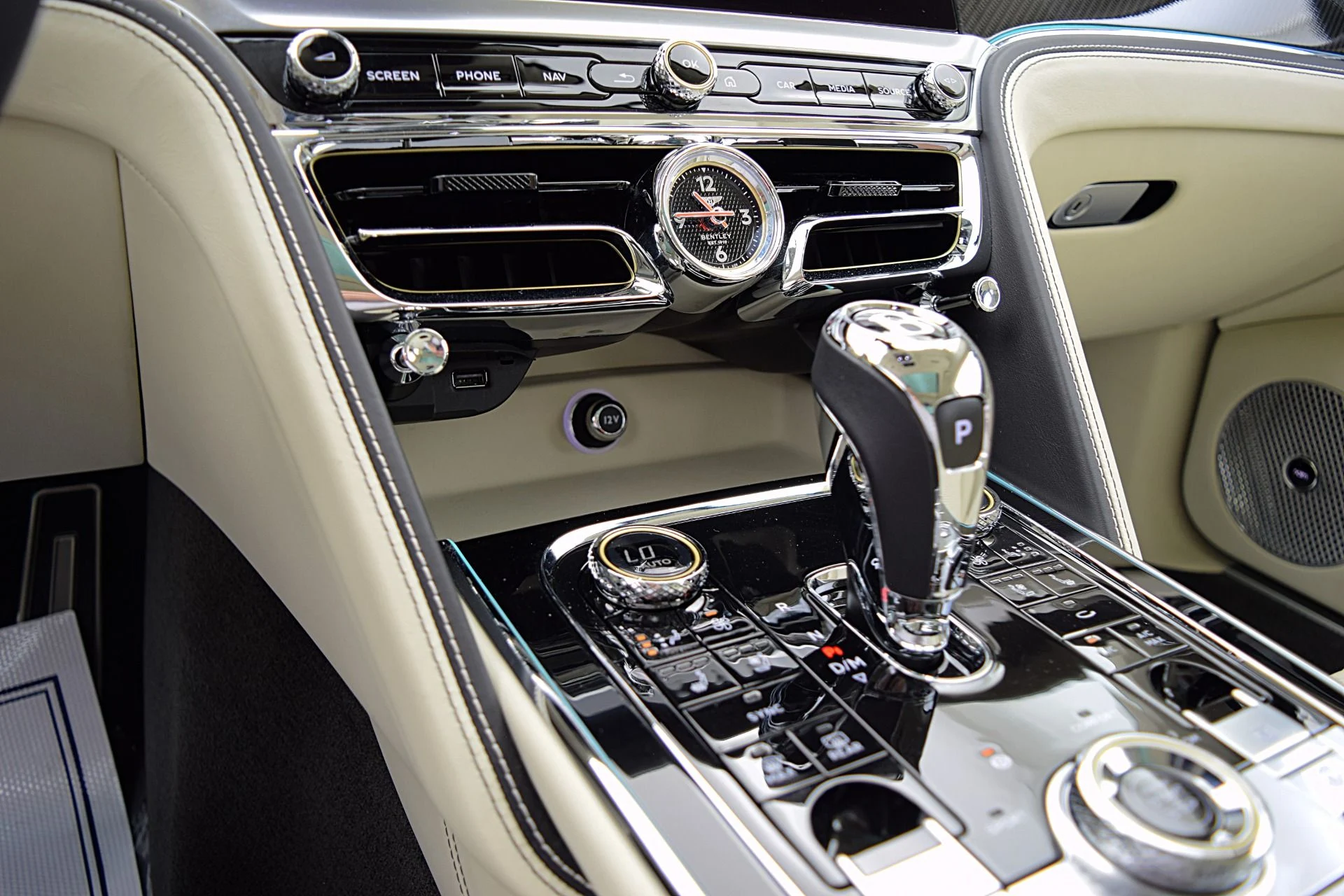 mph040_2670691883_Used_2022_Bentley_Flying_Spur_V8_59ad48998a